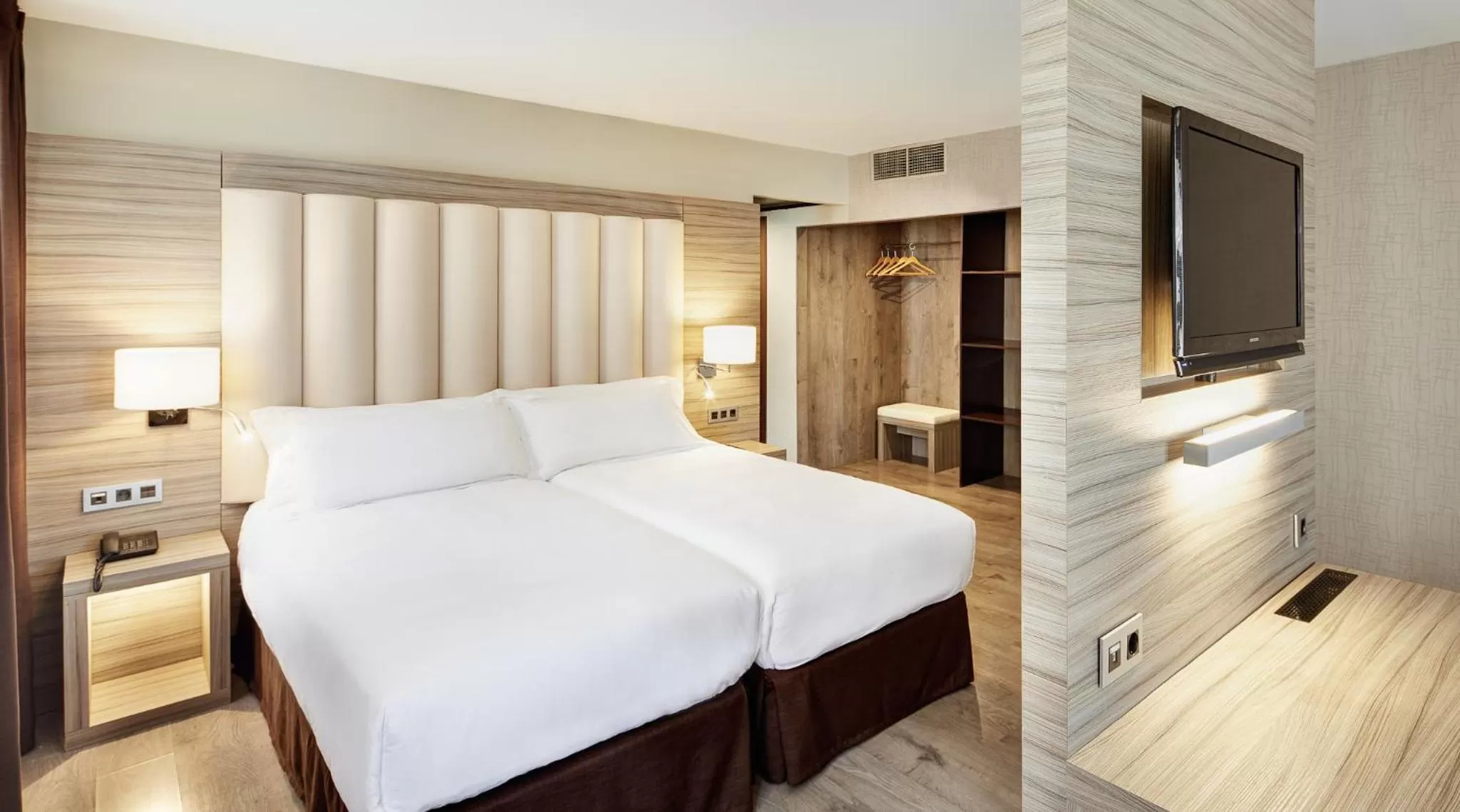 Bed in Gran Hotel Luna de Granada