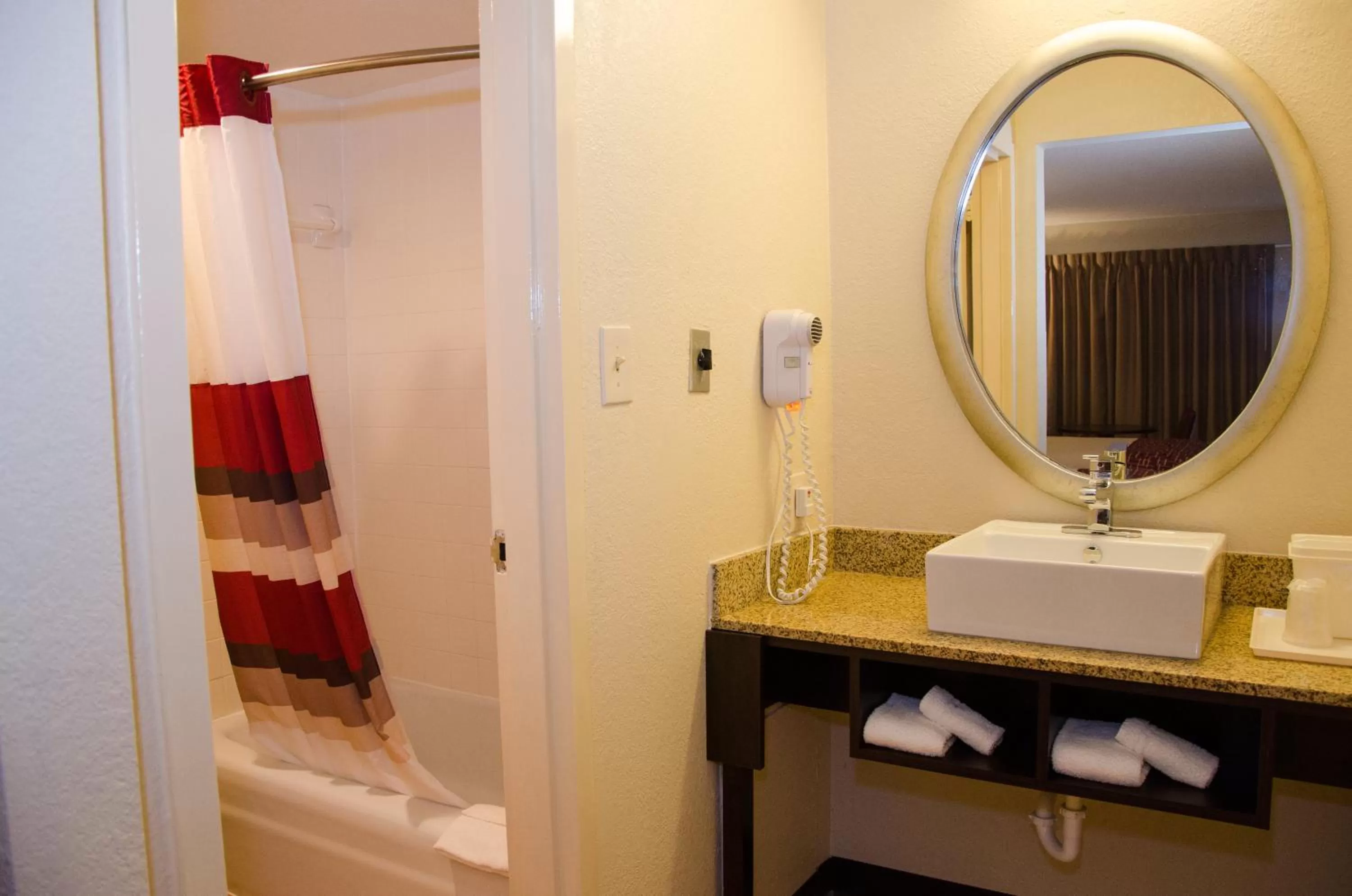 Bathroom in Red Roof Inn Williamsburg