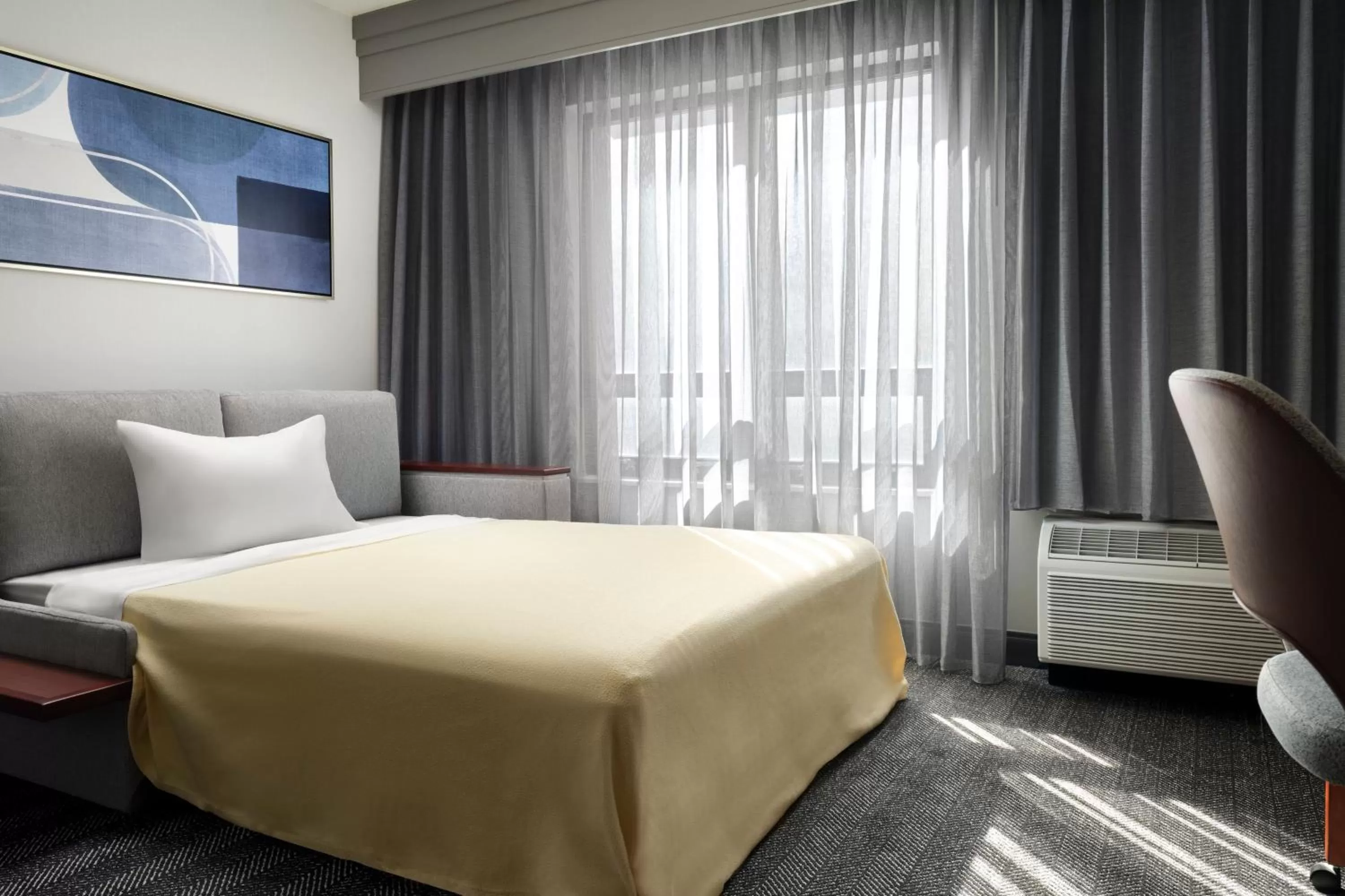 Photo of the whole room, Bed in Courtyard by Marriott Washington Capitol Hill/Navy Yard