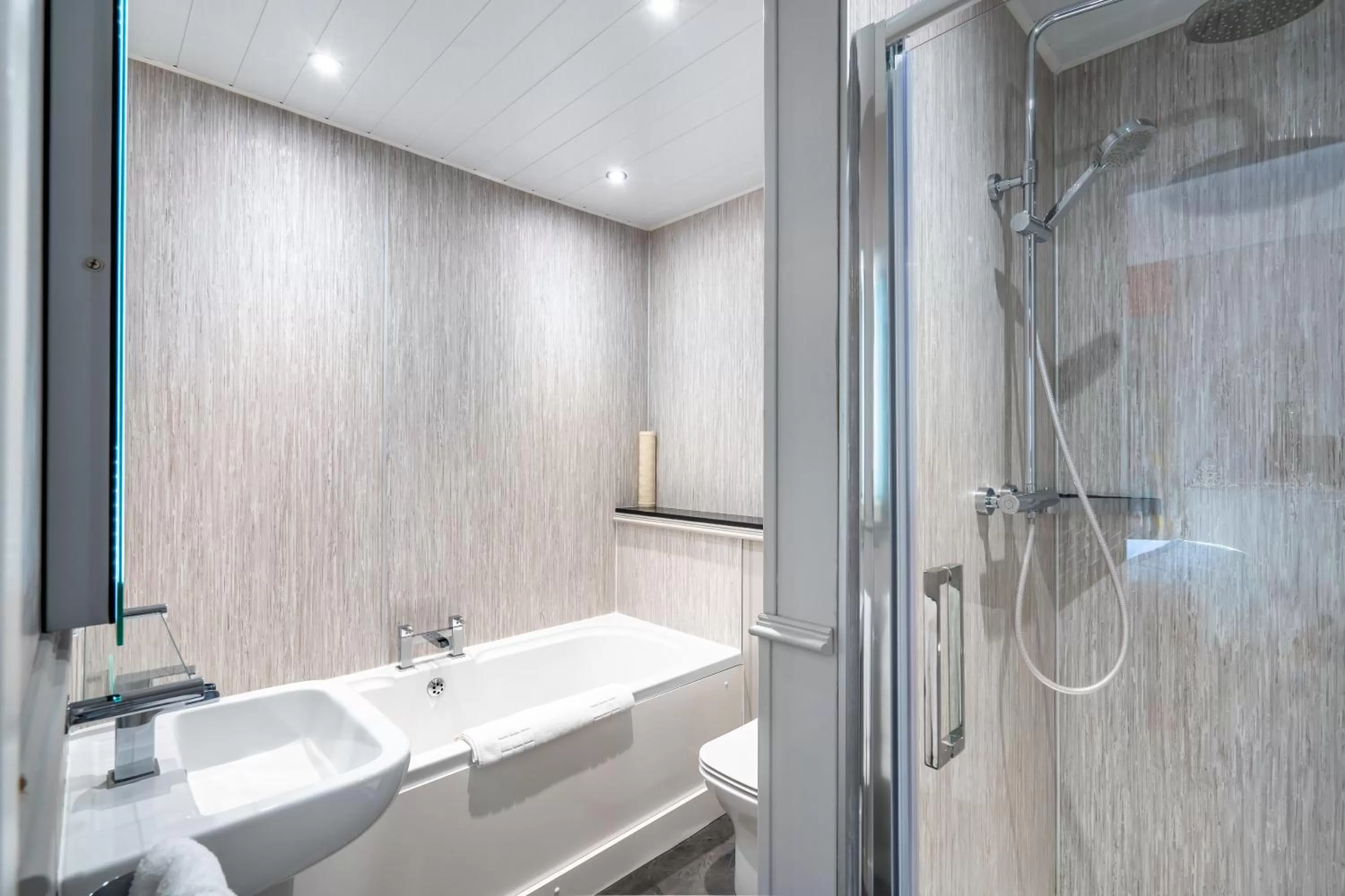 Bathroom in Banchory Lodge Hotel