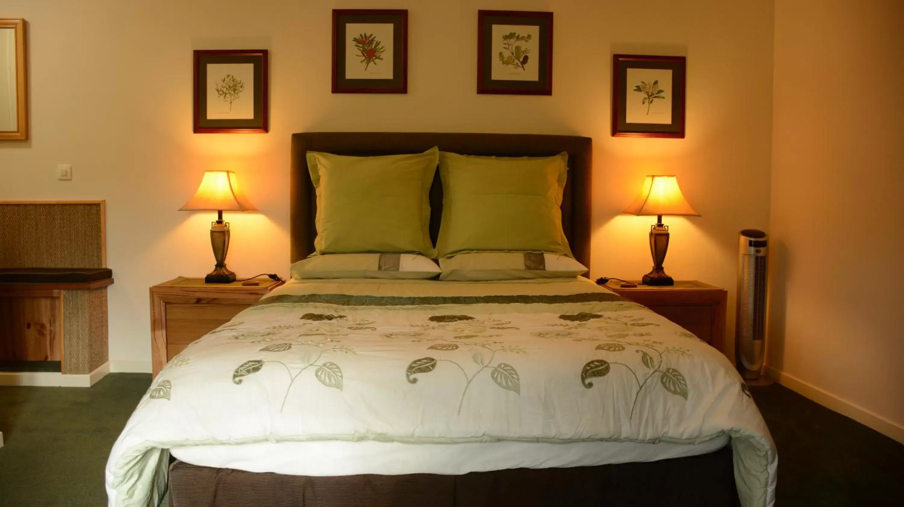 Double Room with Private Bathroom in Les noyers aulnay Double Room with Private Bathroom in Les noyers aulnay