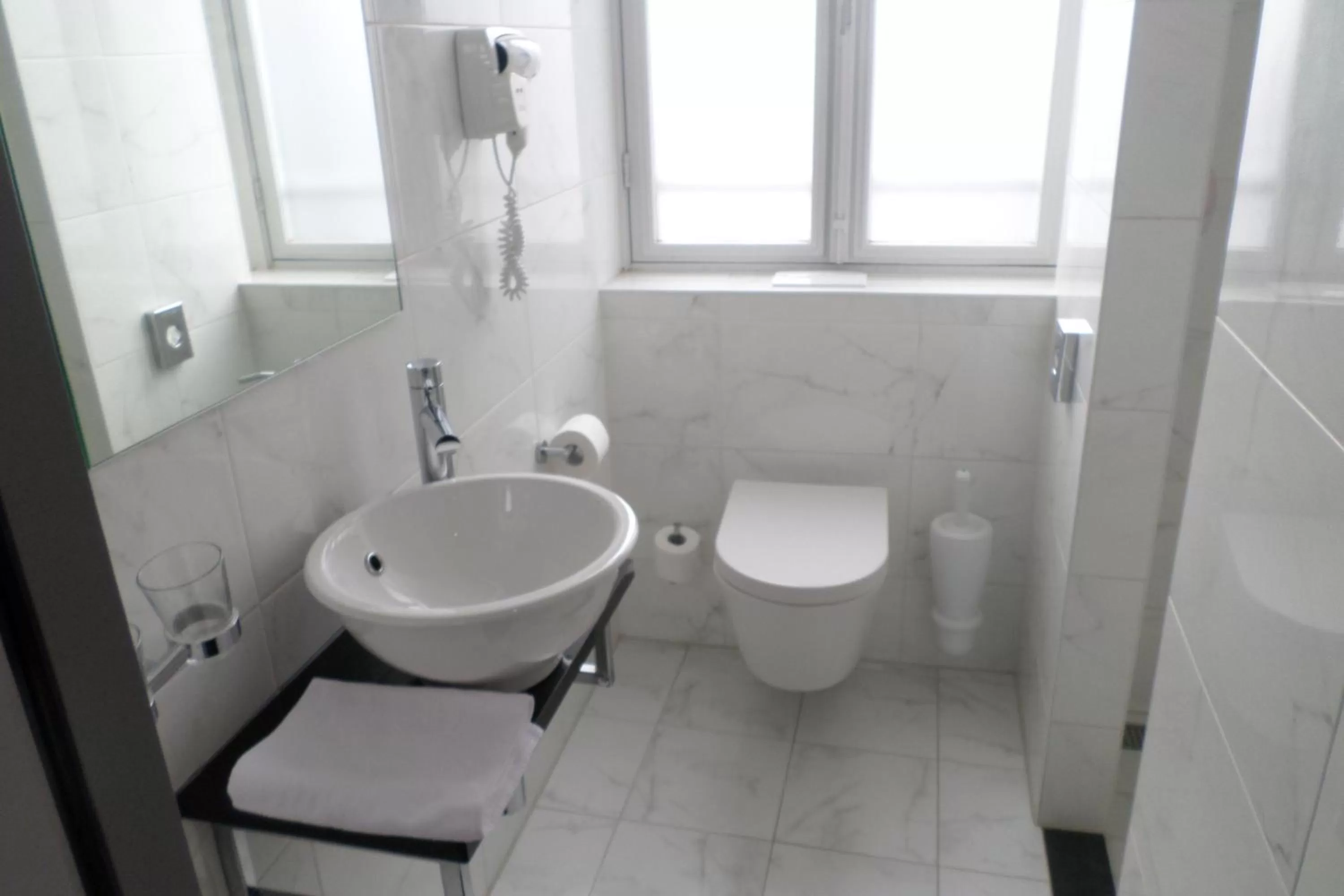 Shower in Hotel Parkview