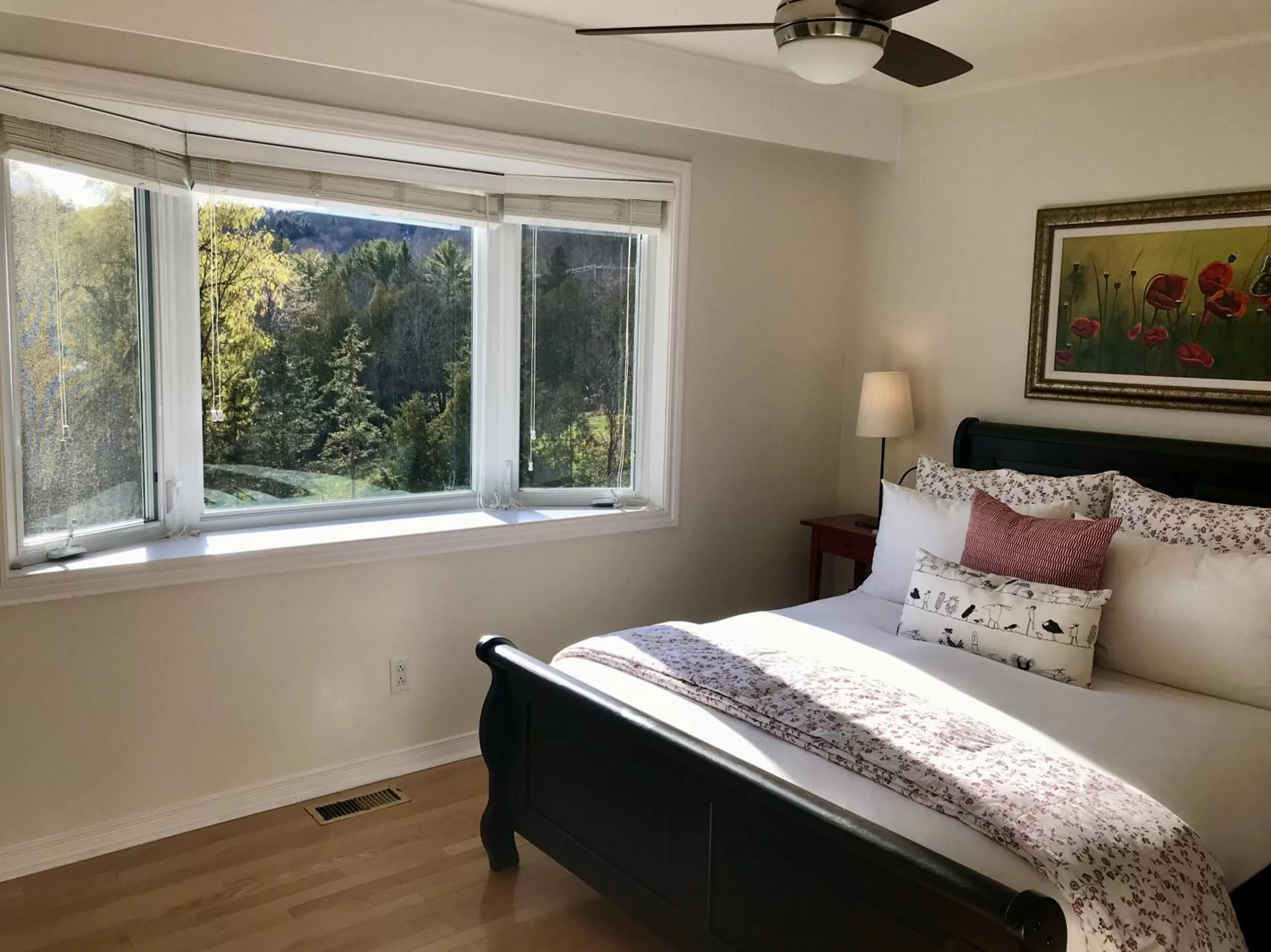 Photo of the whole room, Bed in Auberge Tom B&B