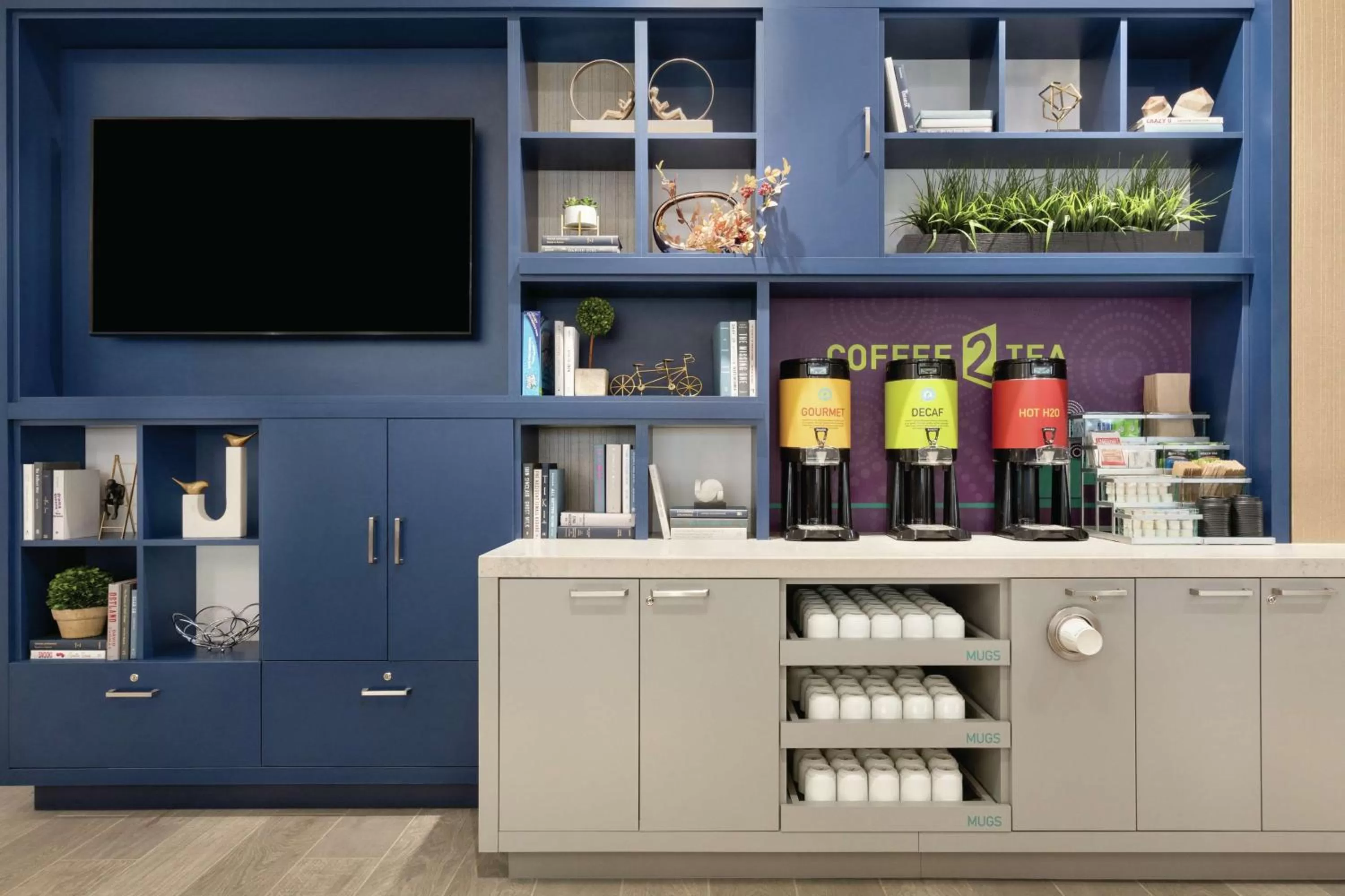 Breakfast in Home2 Suites By Hilton Chicago River North