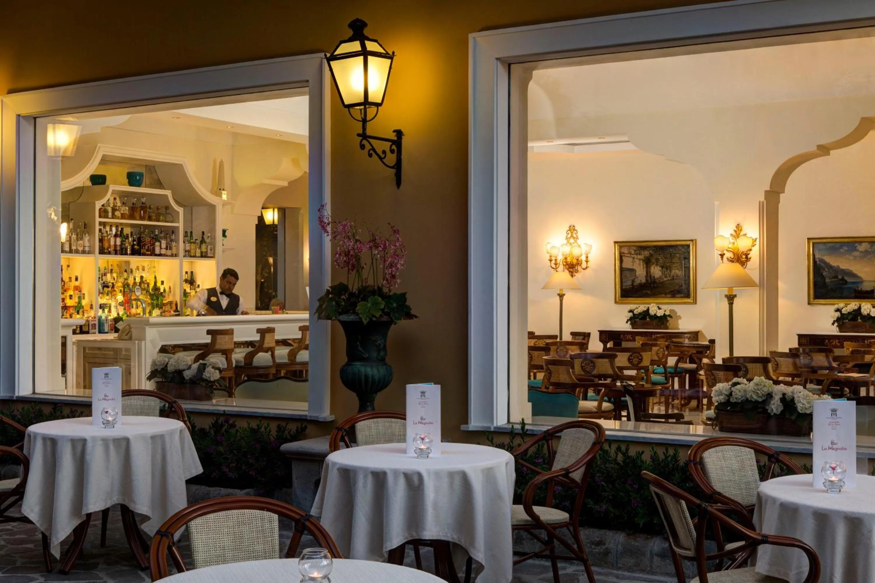 Lounge or bar in Grand Hotel de la Ville