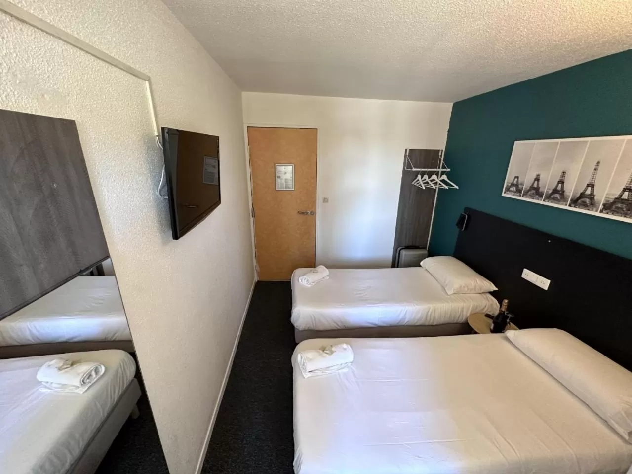 Bedroom, Bed in L'Escale d'Alès HOTEL