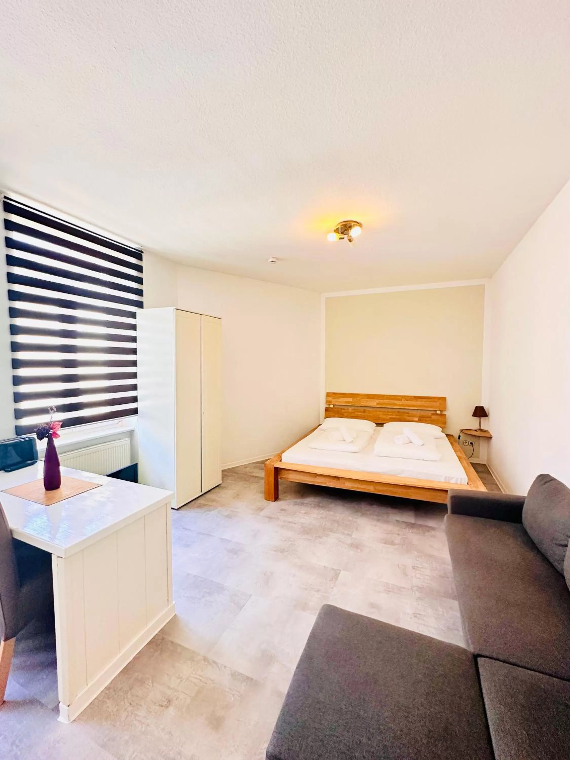 Bed in Saale, Marktplatz Zentrum, Apartmenthaus am Dom von Plant Room