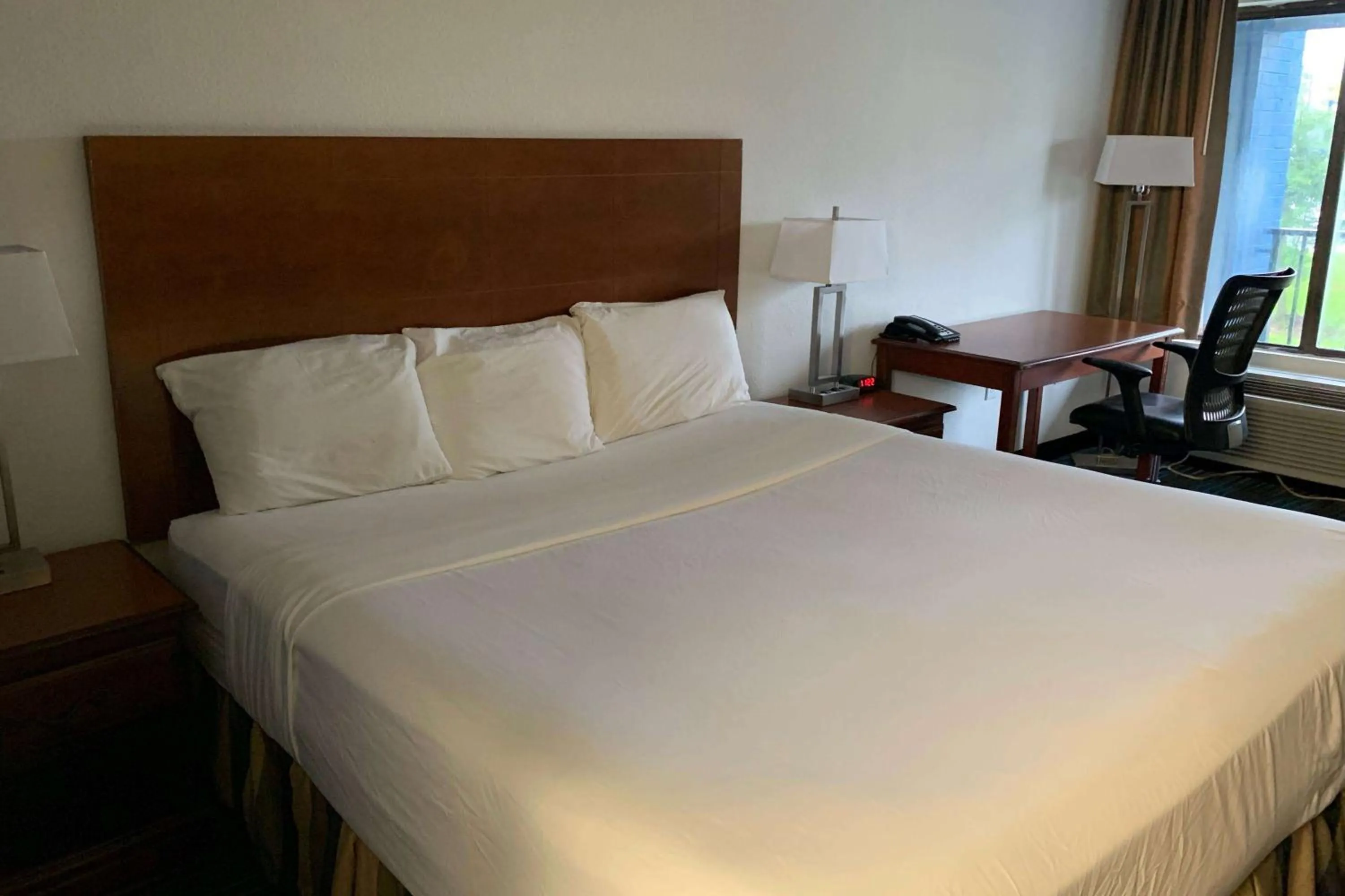 Bedroom, Bed in Travelodge by Wyndham Mobile AL