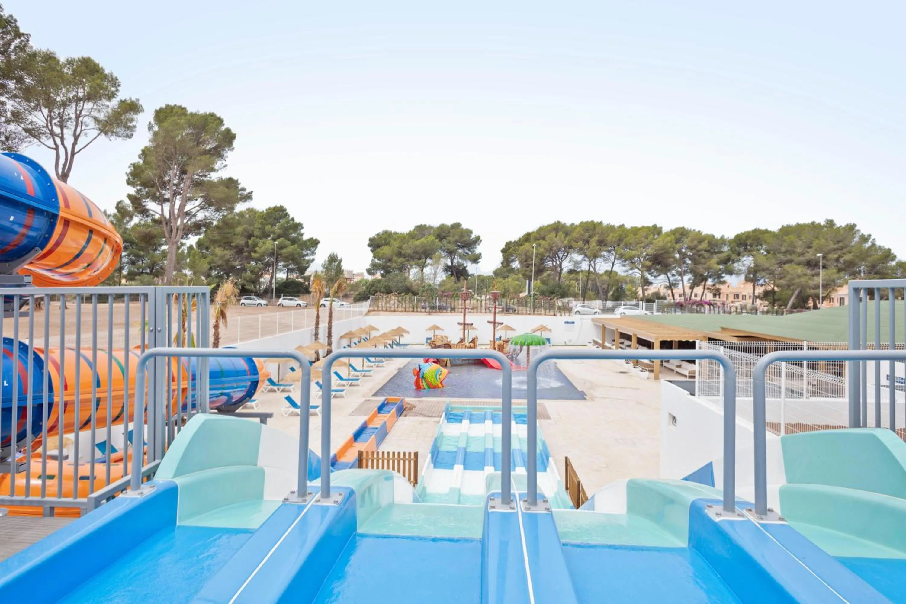 Swimming pool in Hotel Best Delta