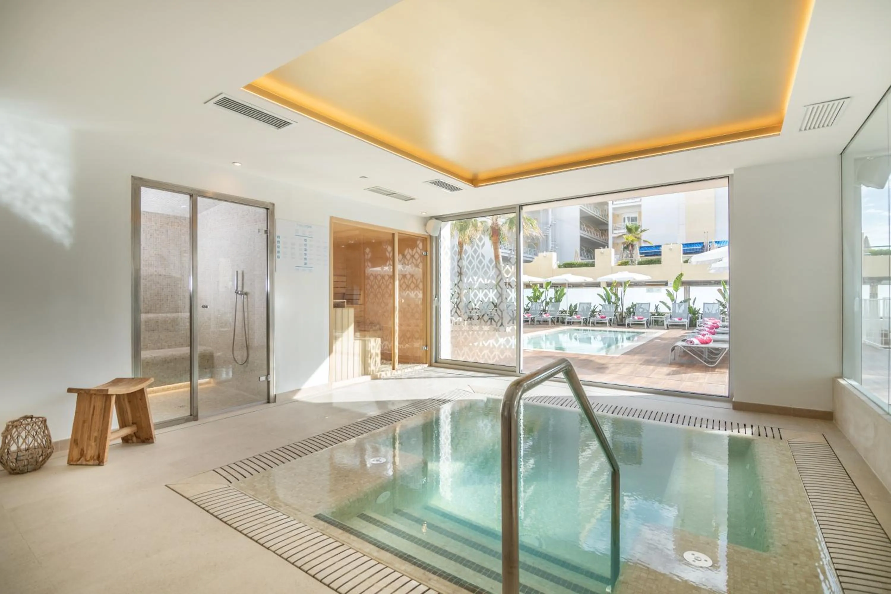 Spa and wellness centre/facilities in JS Yate