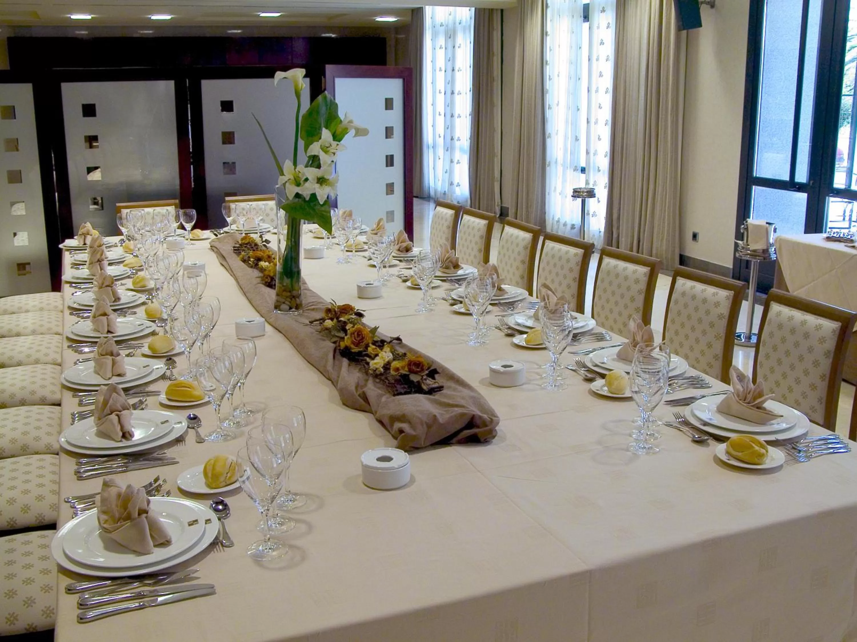 Restaurant/places to eat in Hotel Badajoz Center