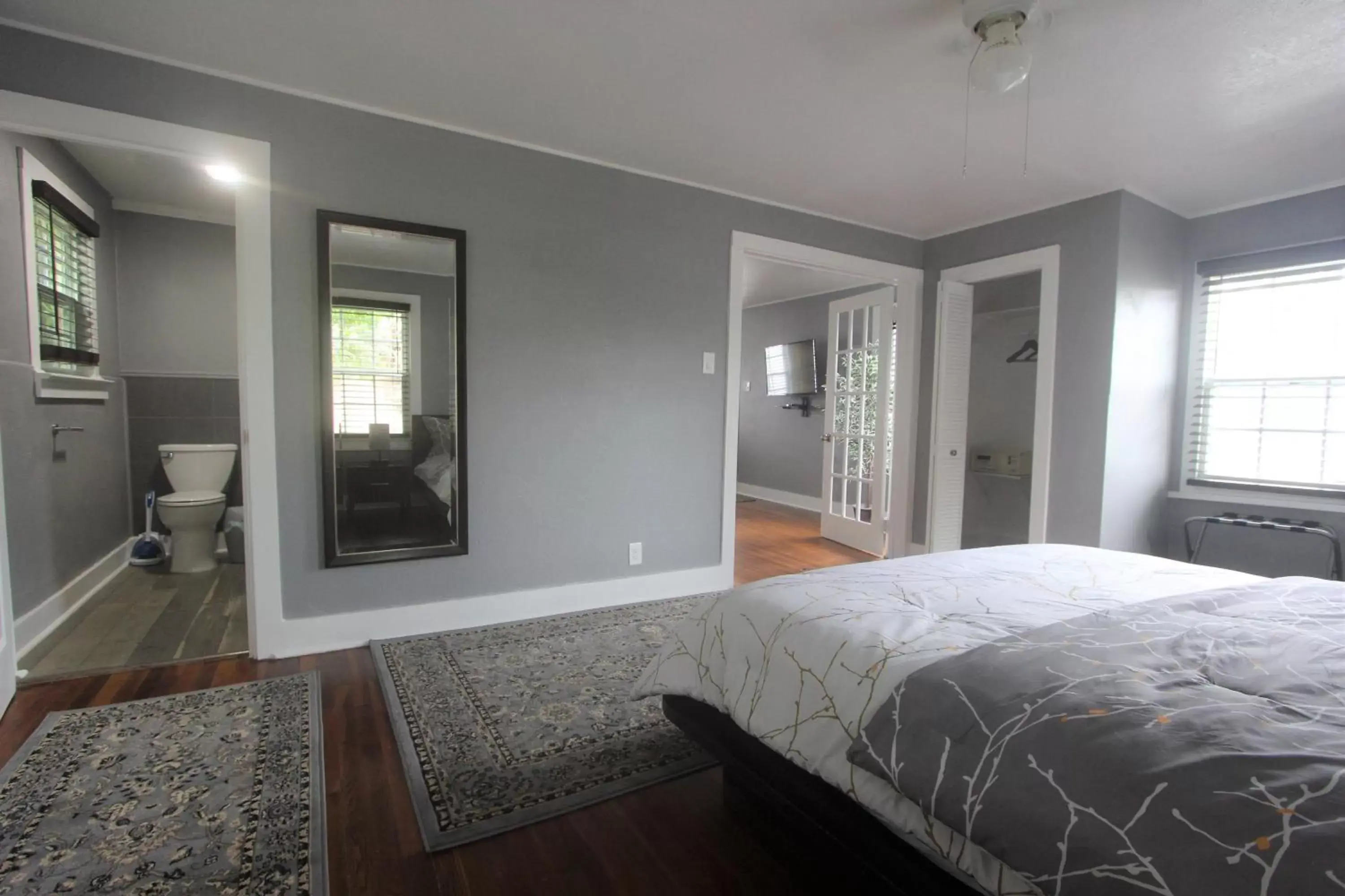 Grand Suite Downstairs in The George Manor Grand Suite Downstairs in The George Manor