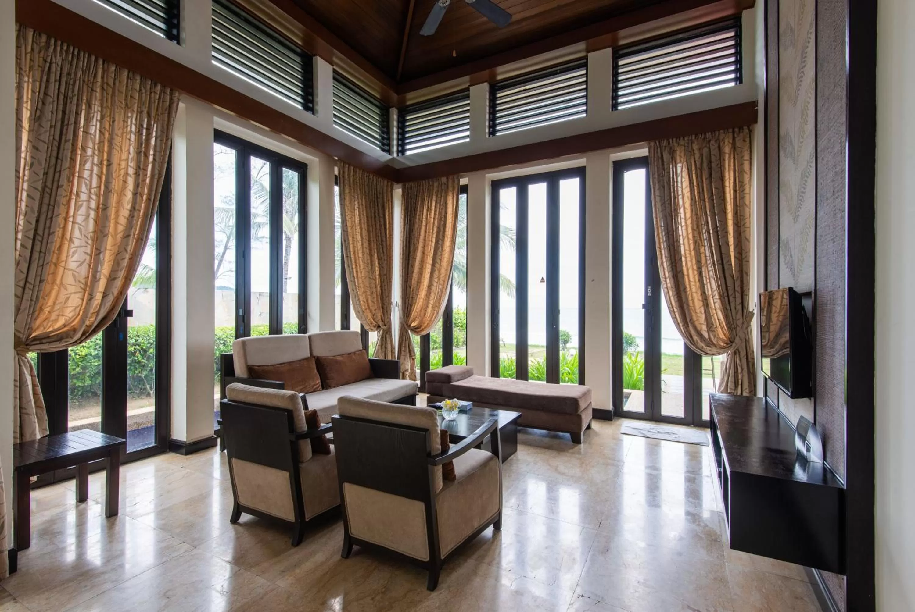 Sabah Beach Villas & Suites