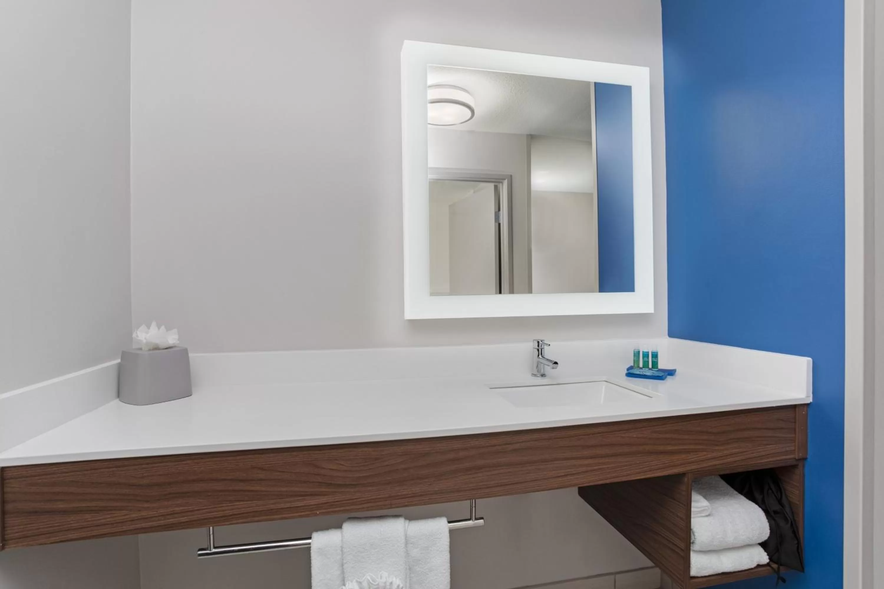 Photo of the whole room, Bathroom in Sleep Inn & Suites Tempe ASU Campus