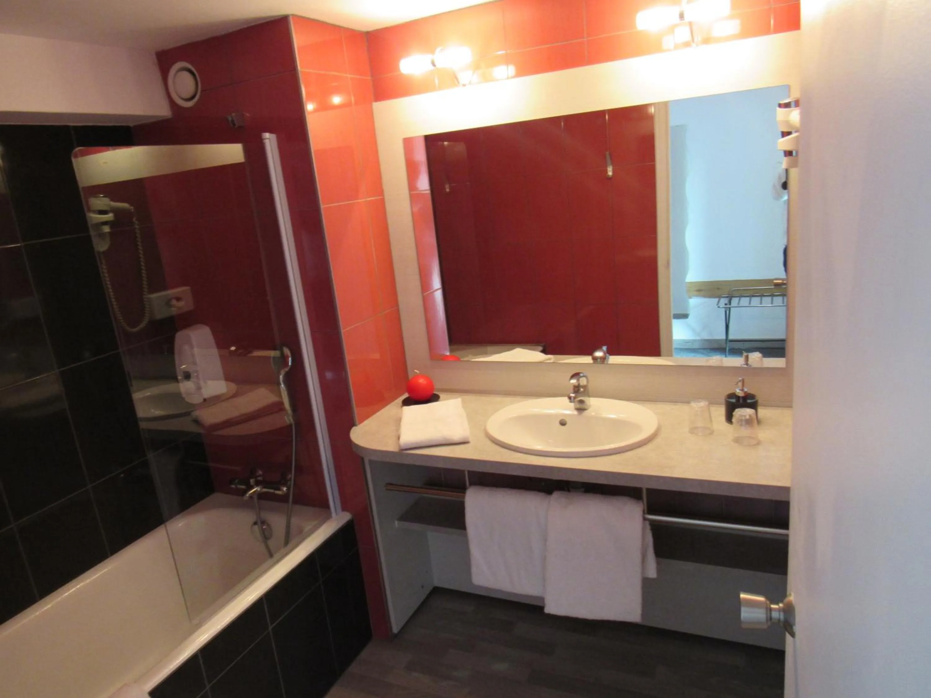 Bathroom in Citotel Les Sternes