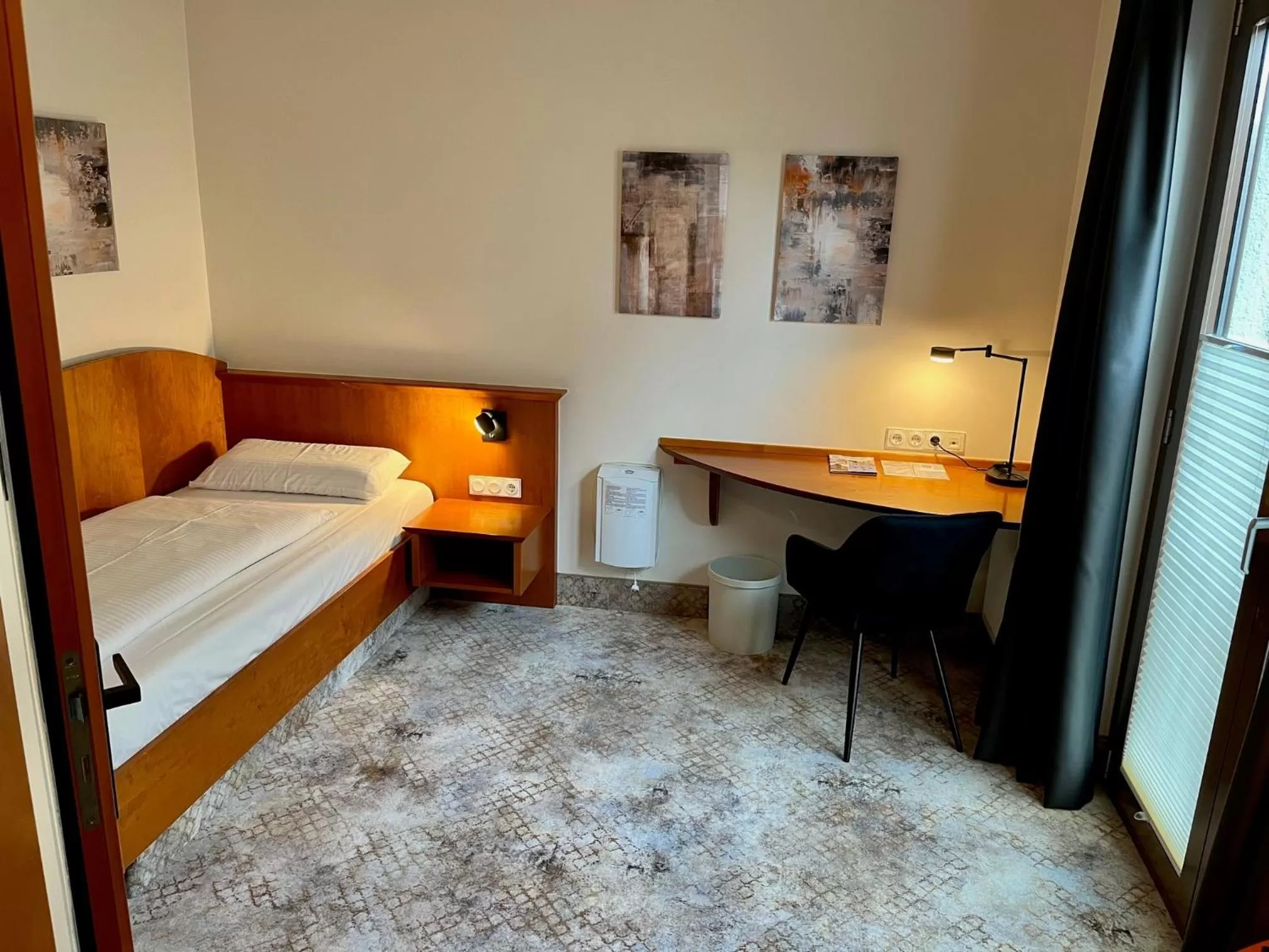 Photo of the whole room, Bed in Hotel Schiller