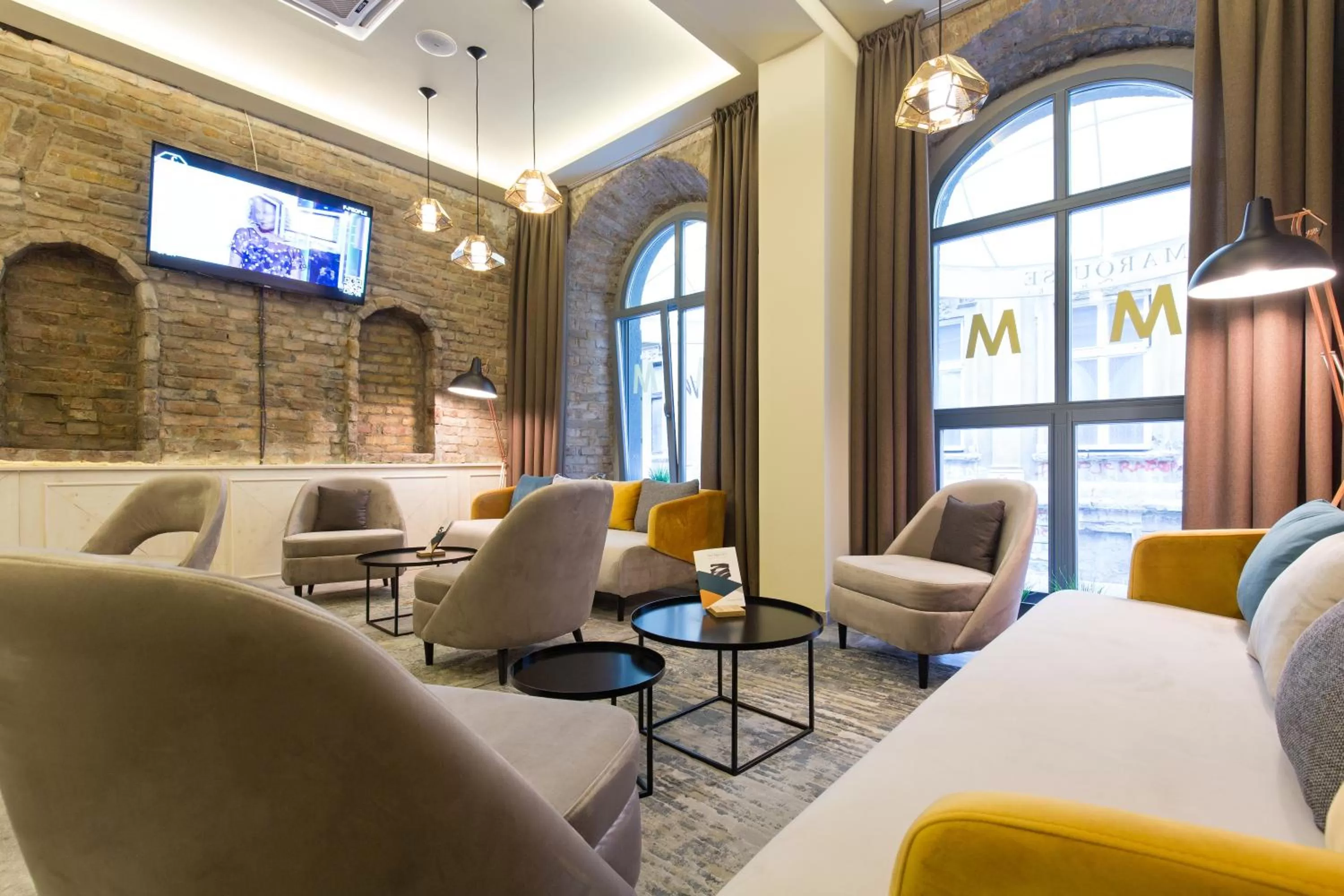 Communal lounge/ TV room in Marquise Hotel Garni