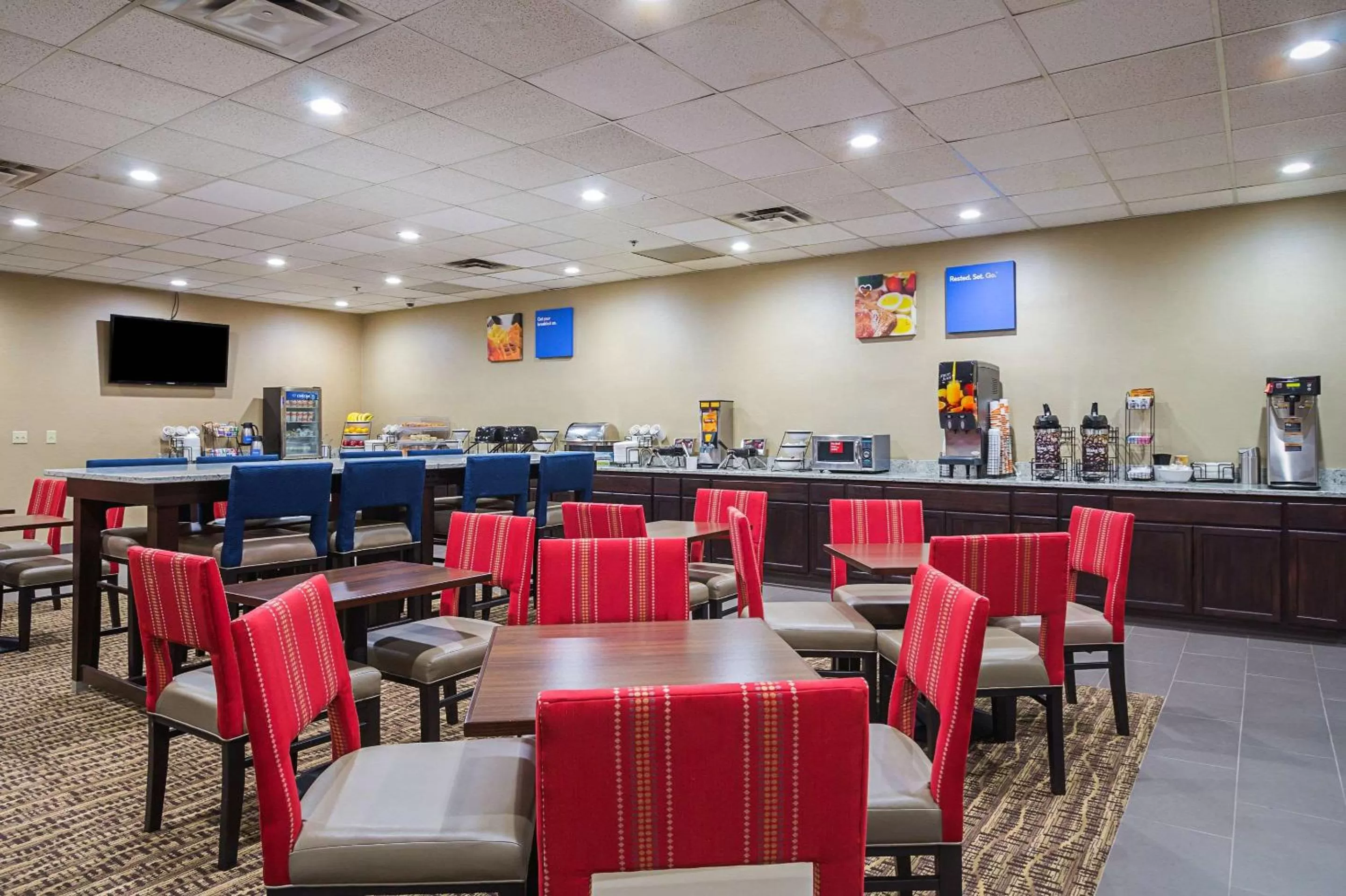 Restaurant/places to eat in Comfort Inn Cleveland Downtown