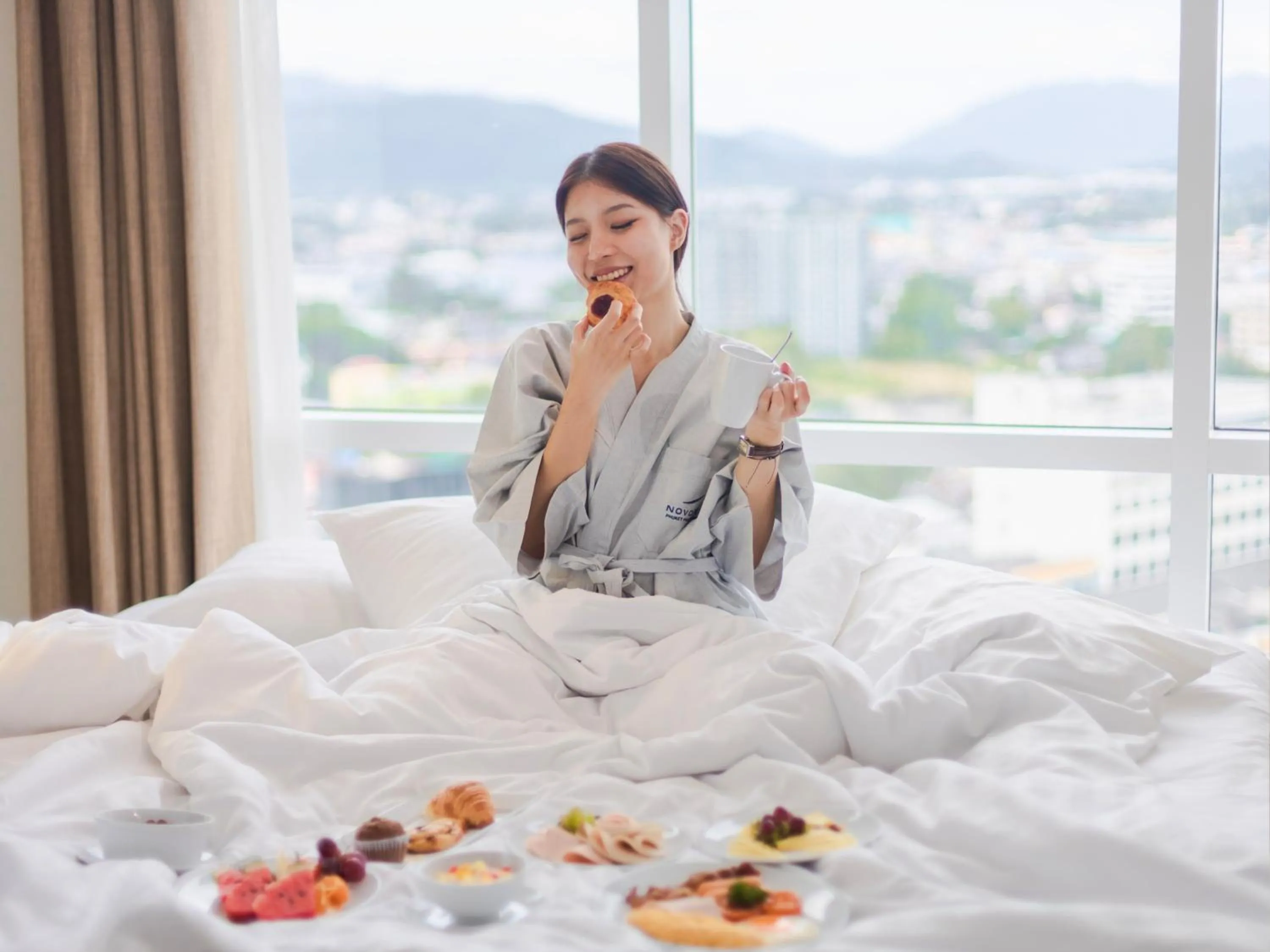 Bed in Novotel Phuket City Phokeethra