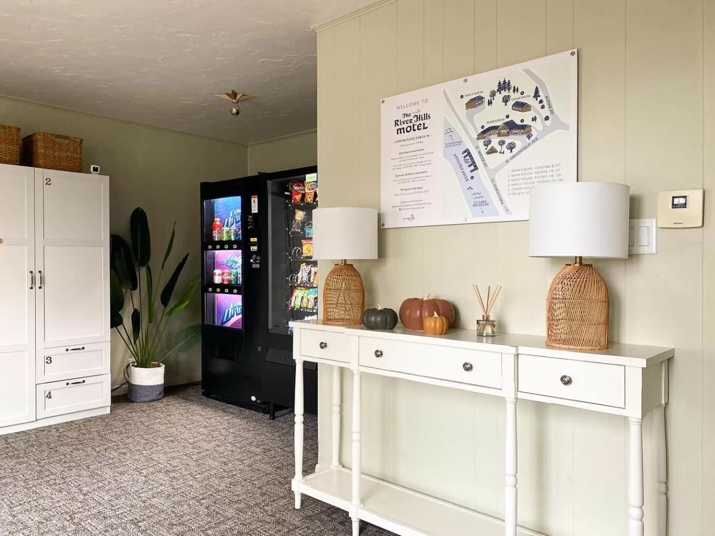 Lobby or reception in The River Hills Motel - Algoma, WI - Near Door County