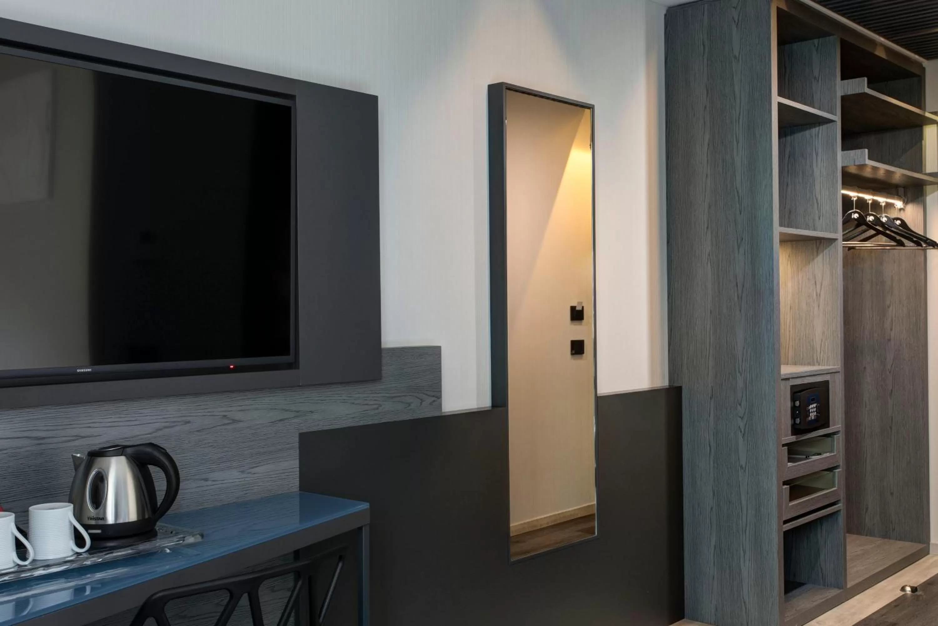 TV and multimedia in iQ Hotel Milano