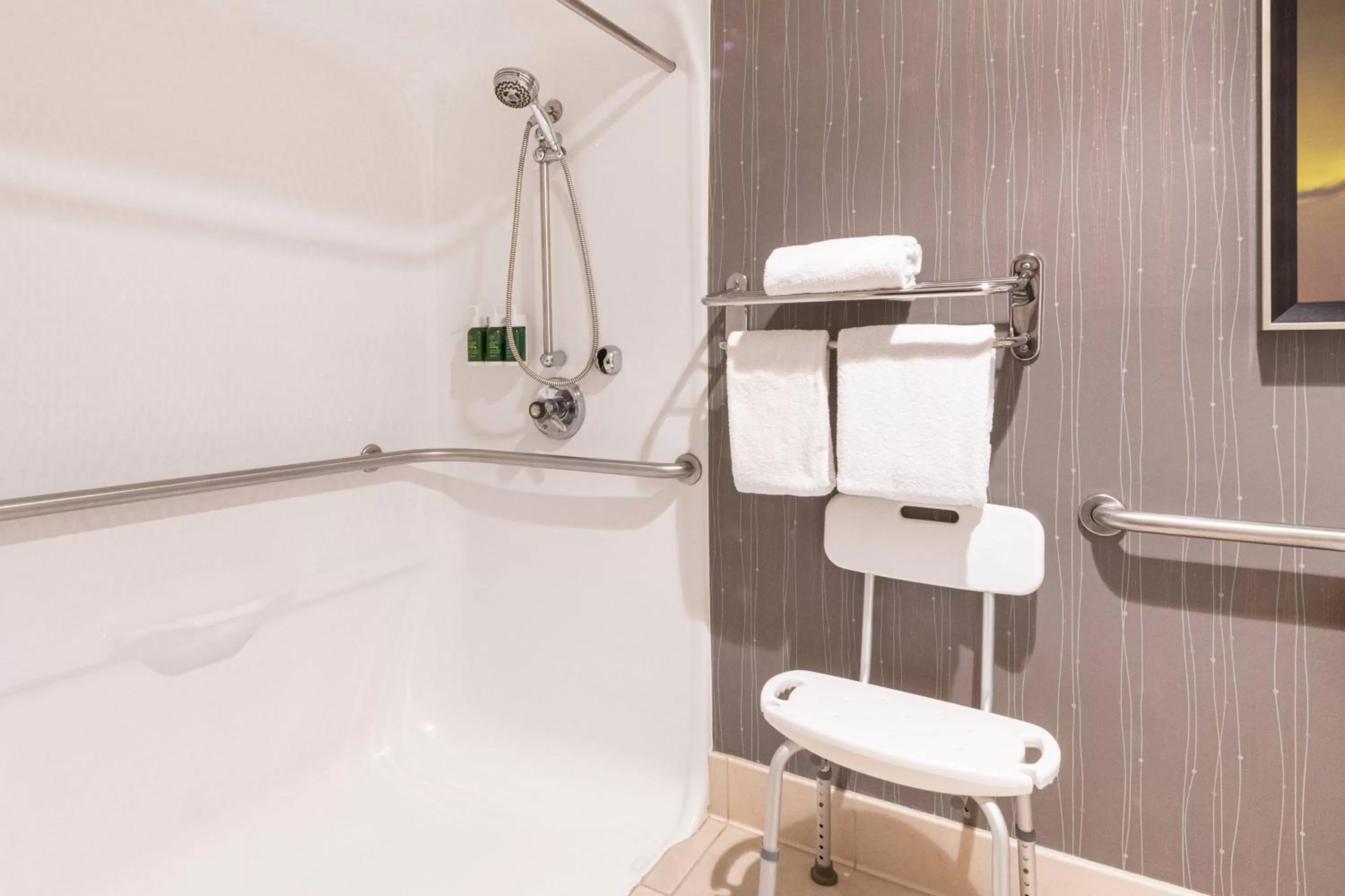 Bathroom in Courtyard by Marriott Columbus Tipton Lakes