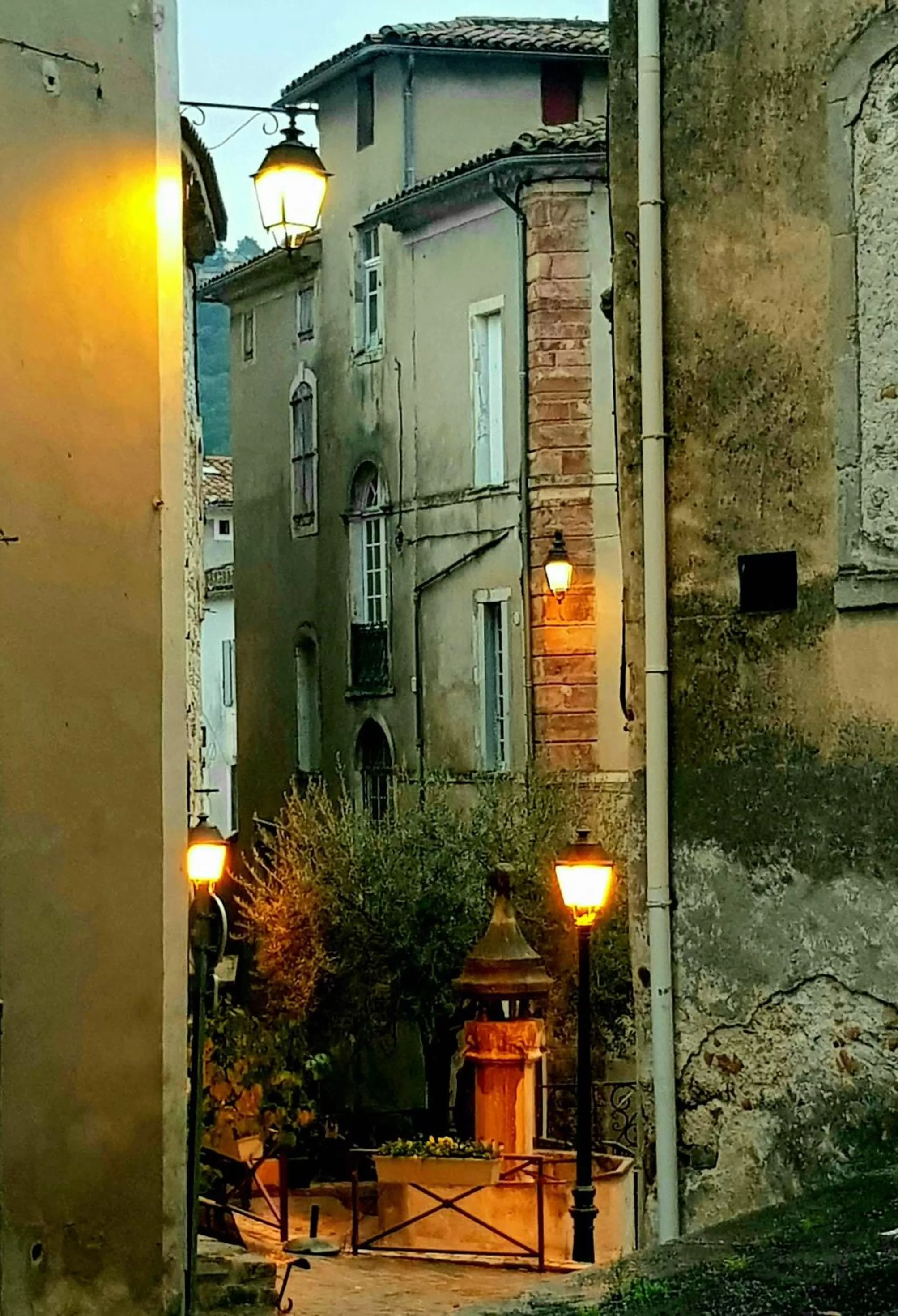 Street view in La tour de Pezene