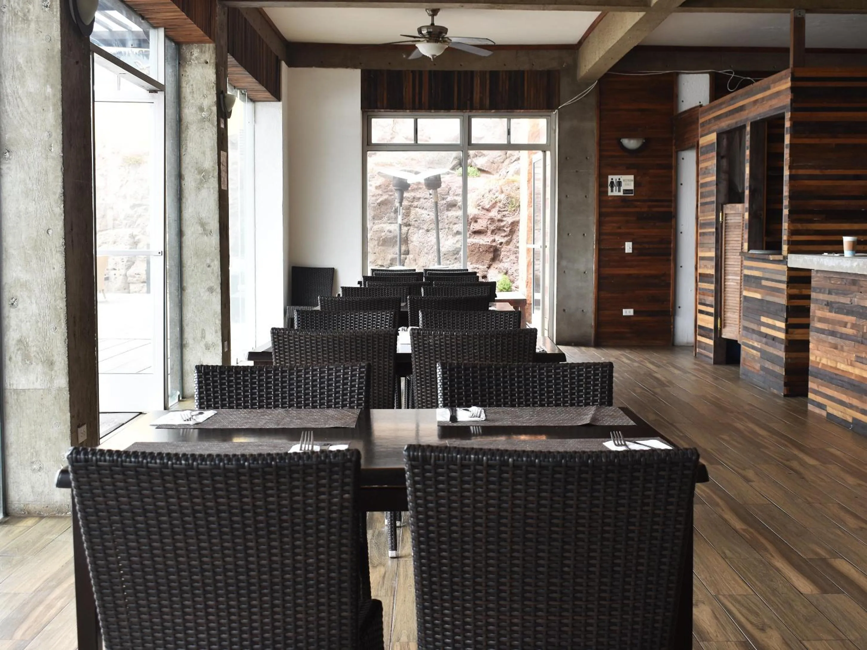 Restaurant/places to eat in Castillos Del Mar