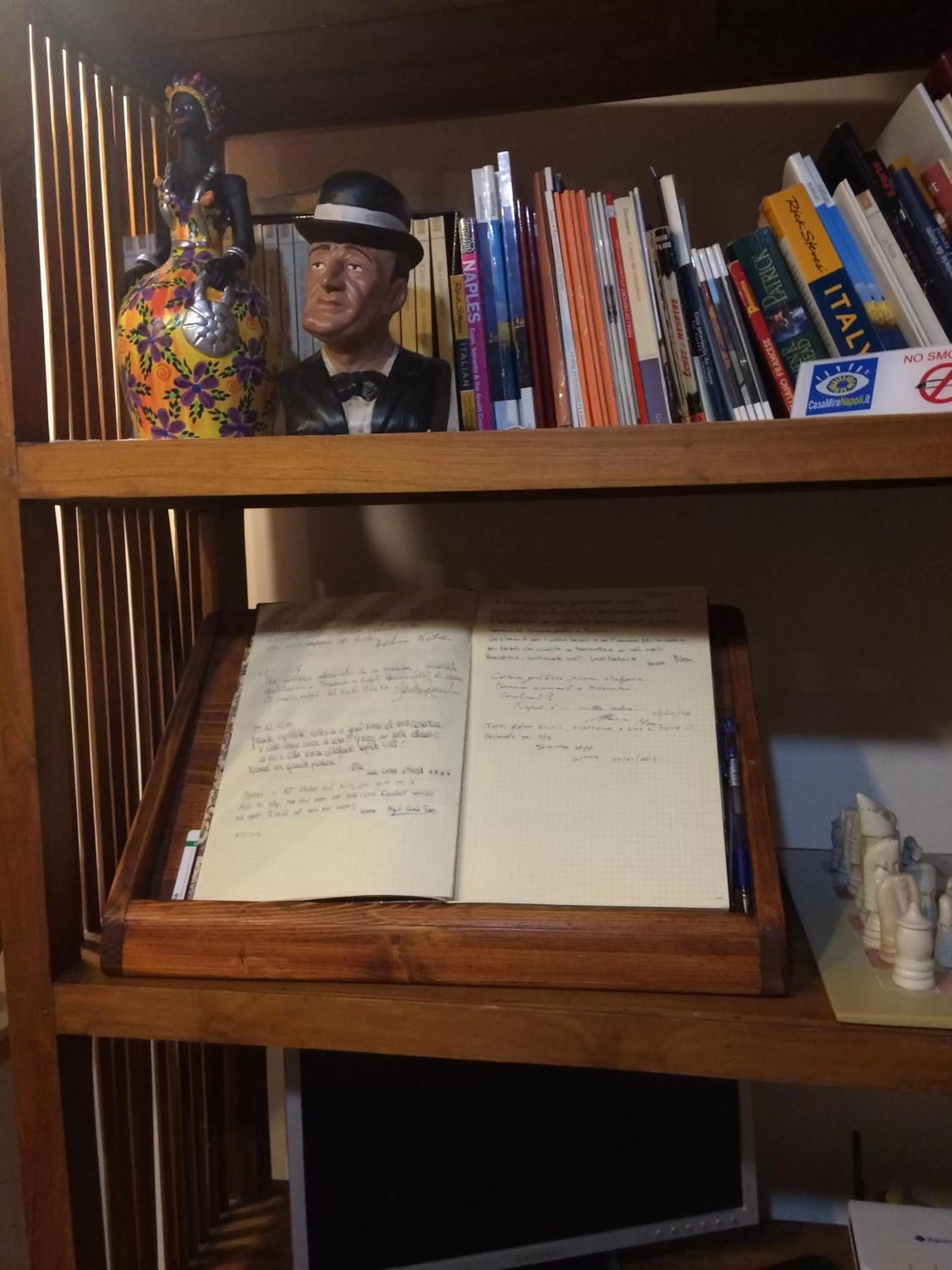 Library in B&B Casamiranapoli