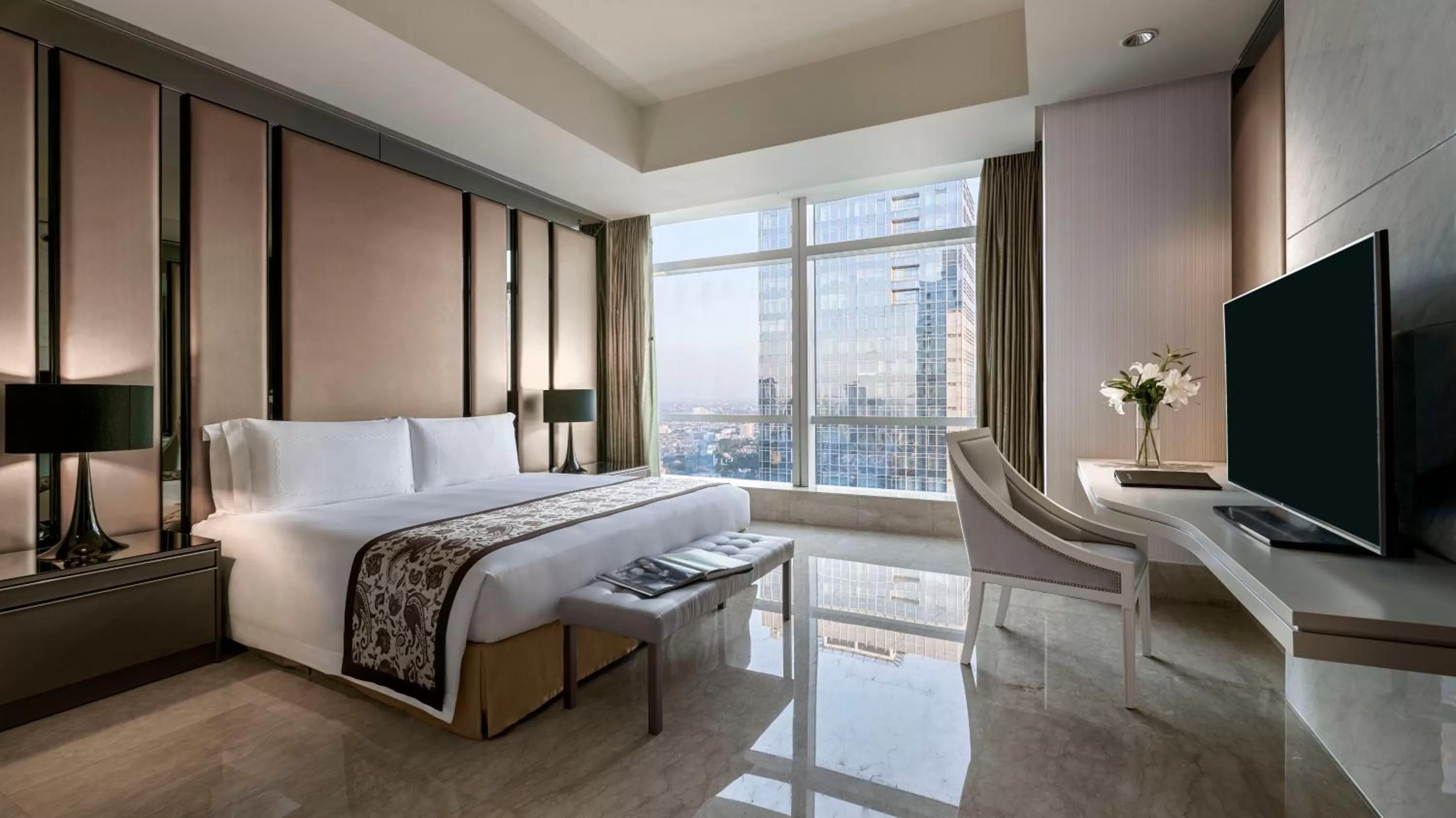 Bedroom, Bed in The Residences of The Ritz-Carlton Jakarta Pacific Place