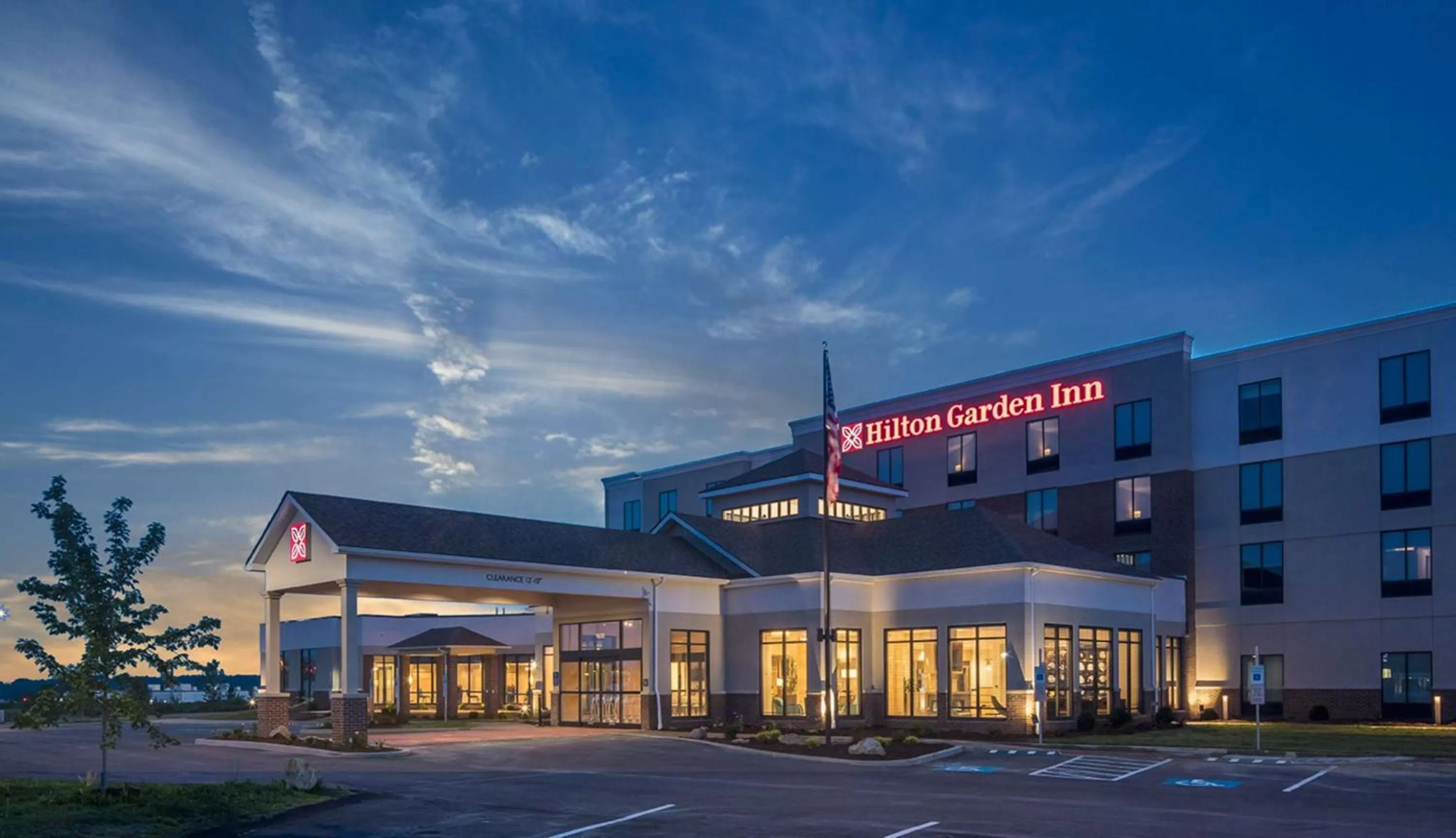 Property building in Hilton Garden Inn Pittsburgh Airport