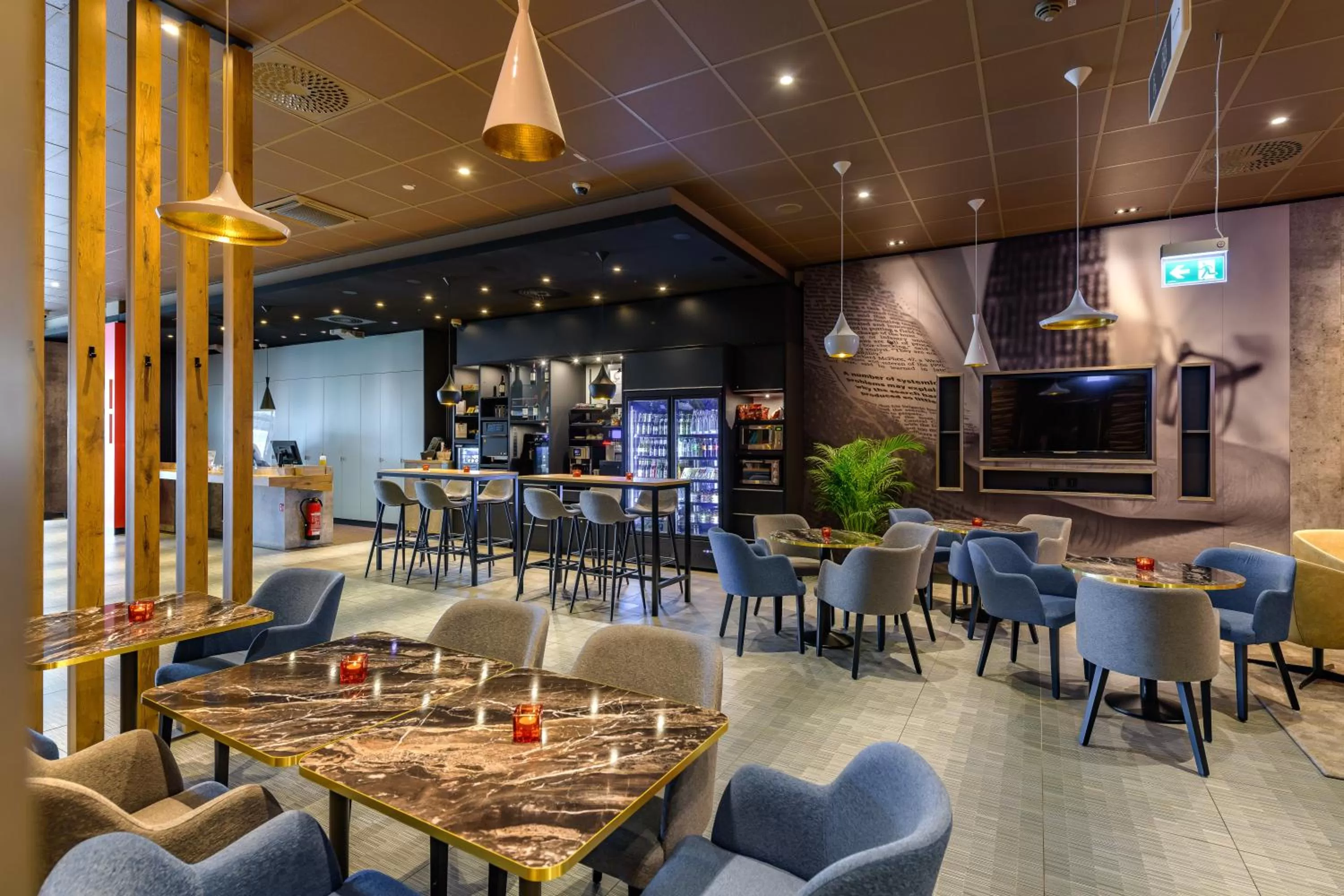 Lounge or bar in Ibis Berlin Hauptbahnhof