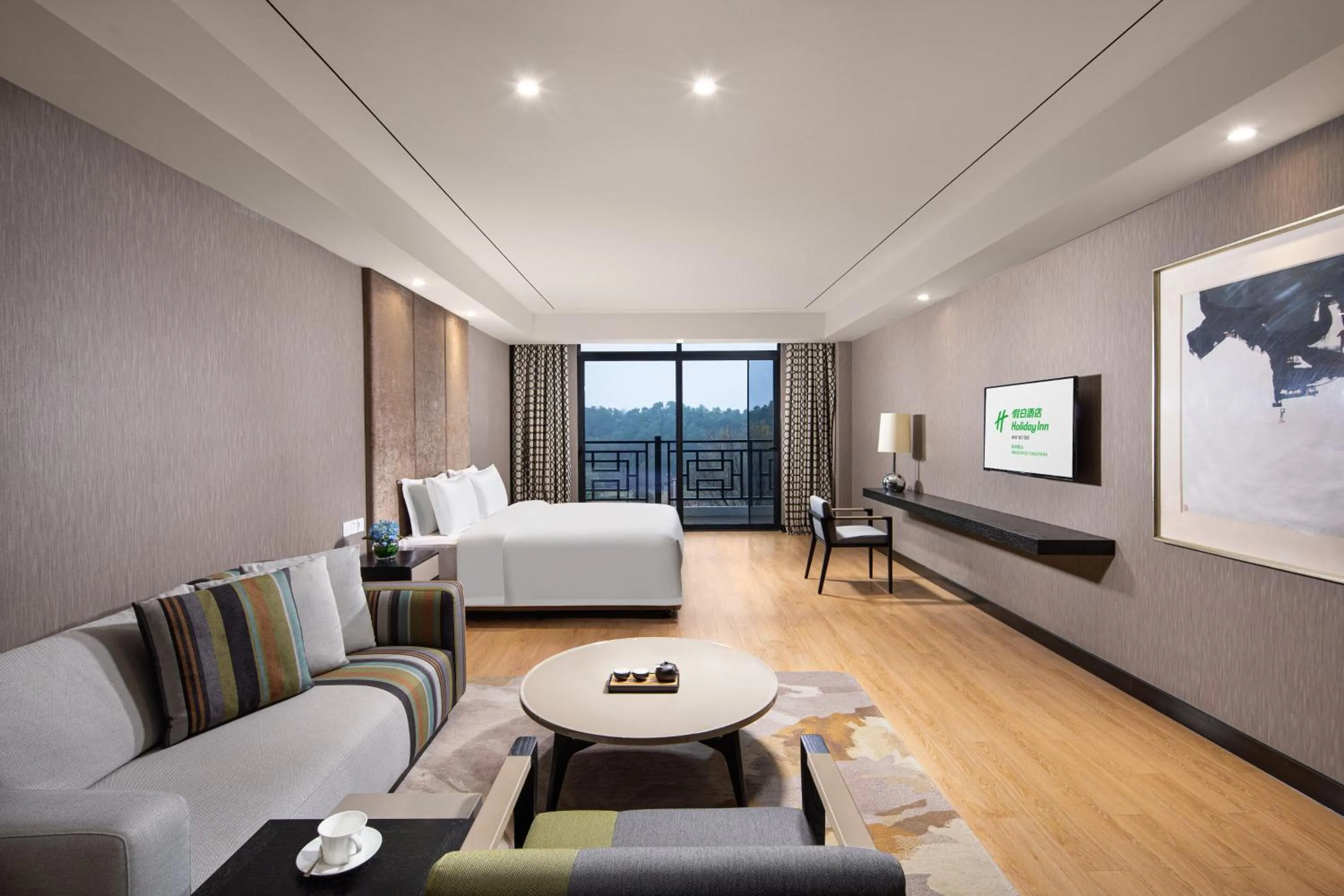 Photo of the whole room, Seating Area in Holiday Inn Hangzhou Chaoshan, an IHG Hotel