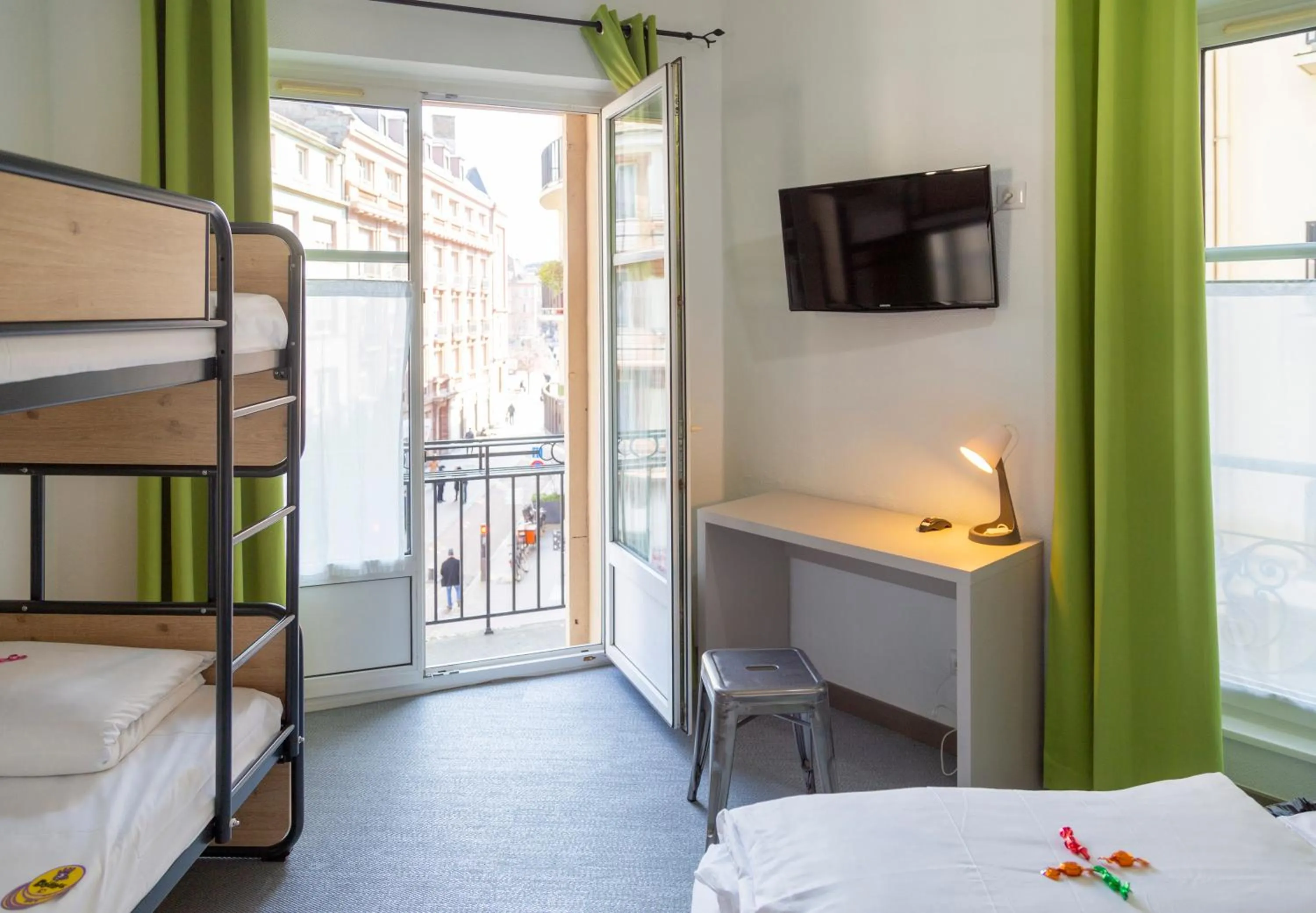 City view, Bed in Hotel Victoria