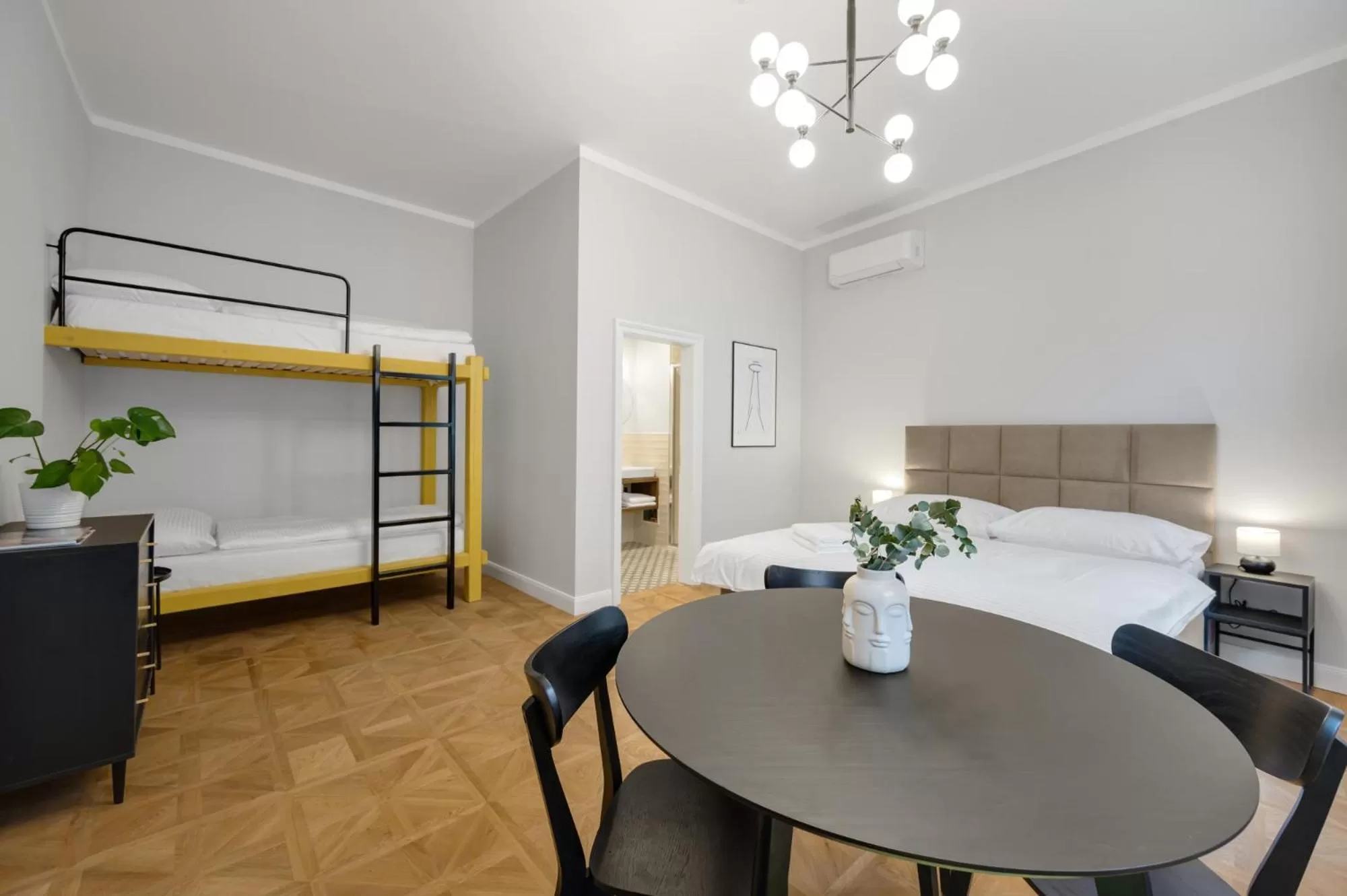 Photo of the whole room, Bed in Palace Apartments