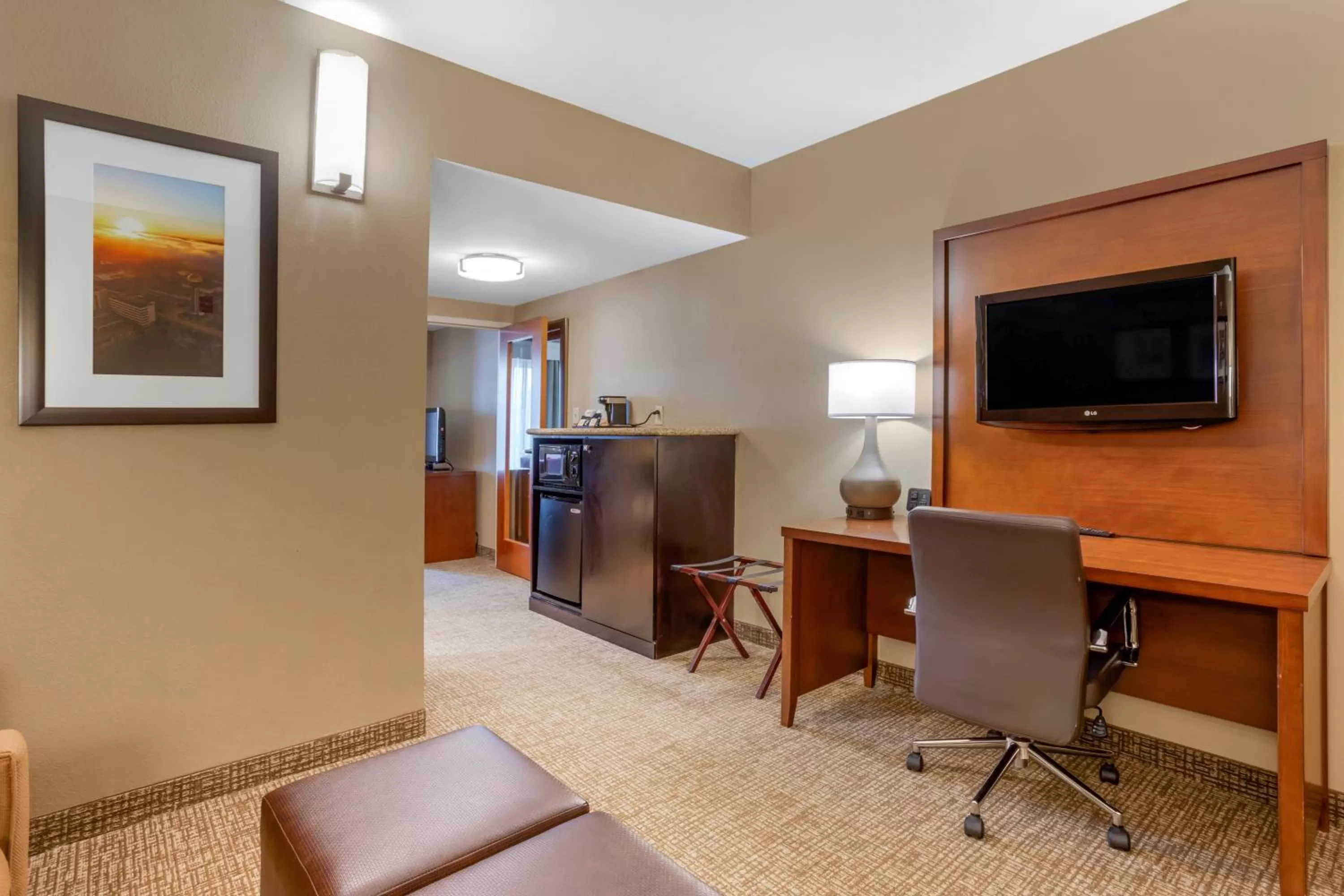 TV and multimedia in Comfort Suites Knoxville North