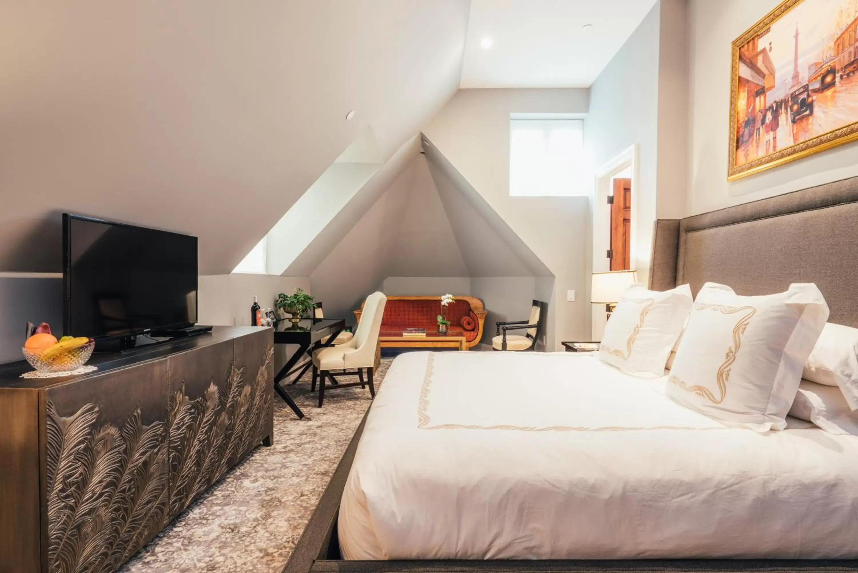 Premium King Room in Neighbourgood Sutter Mansion Premium King Room in Neighbourgood Sutter Mansion