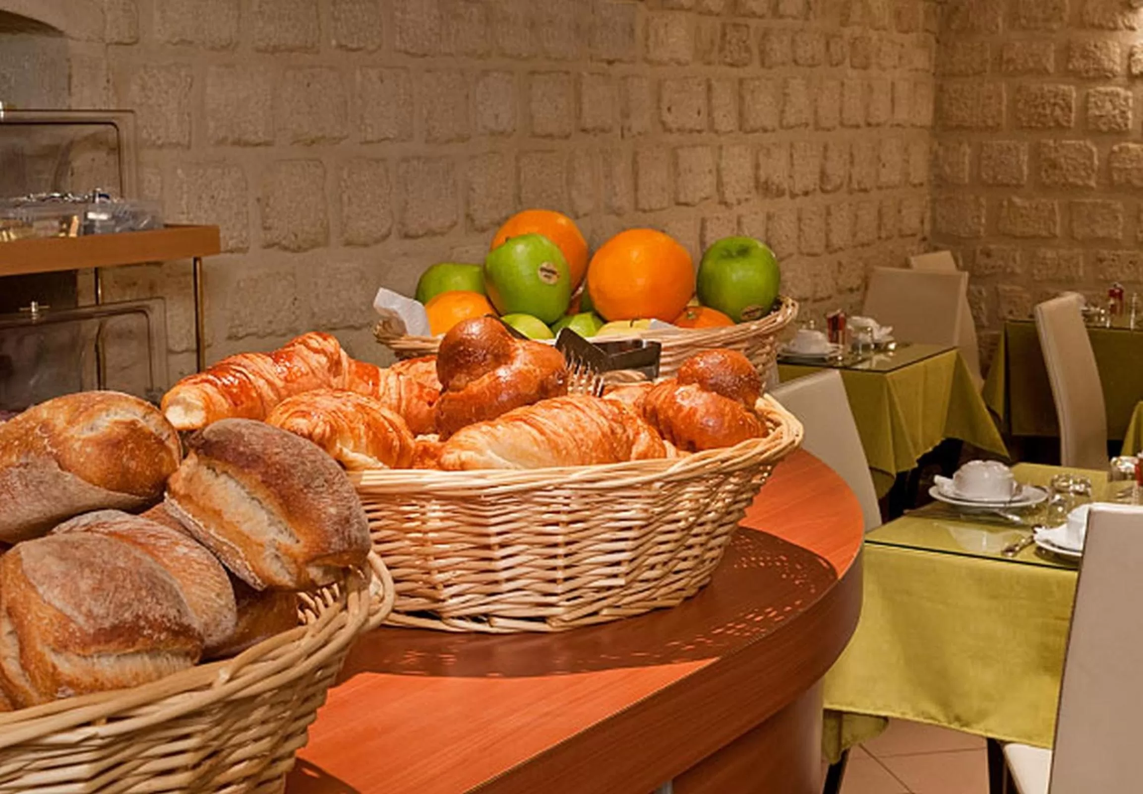 Restaurant/places to eat in Hôtel Opera Deauville