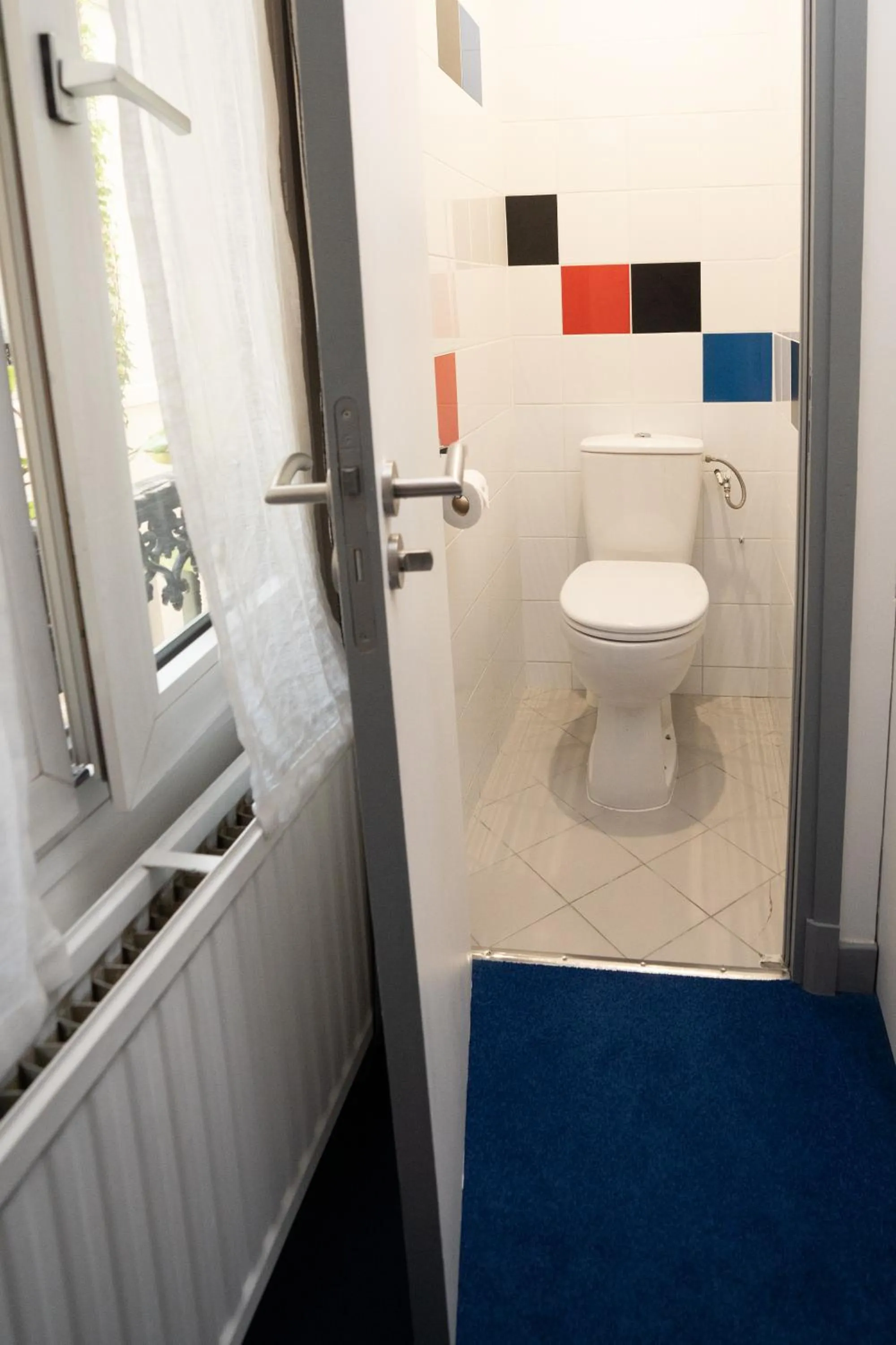 Shower in Hôtel Du Mont Dore Batignolles