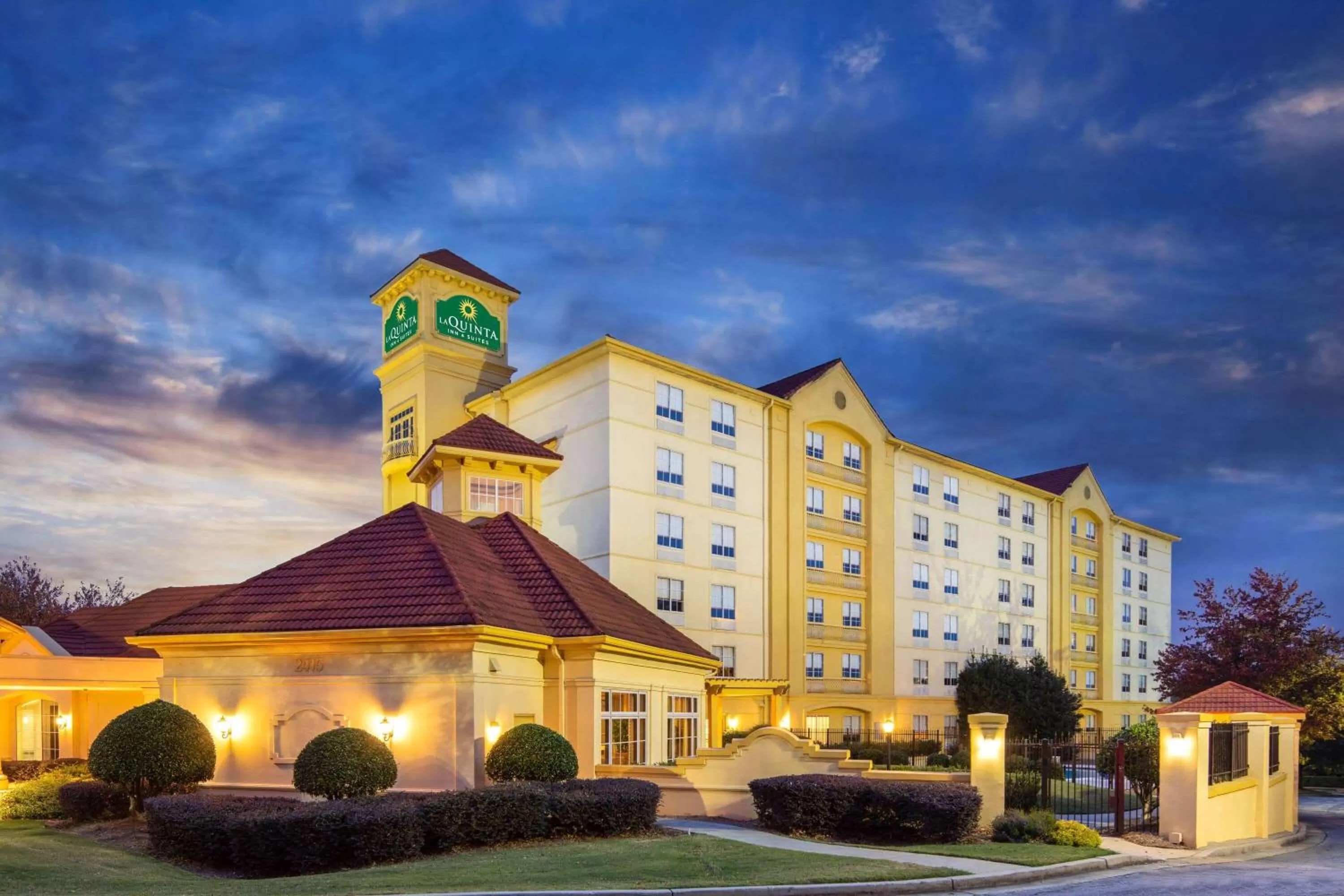 Property building in La Quinta by Wyndham Atlanta Ballpark/Galleria