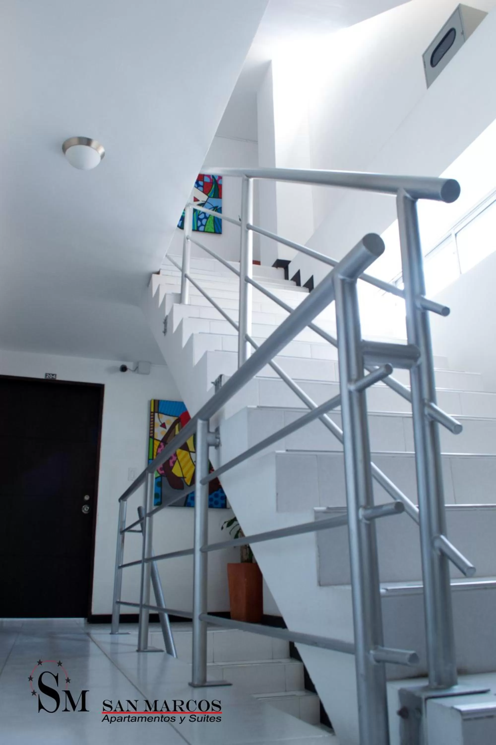 Text overlay in Apartasuites San Marcos