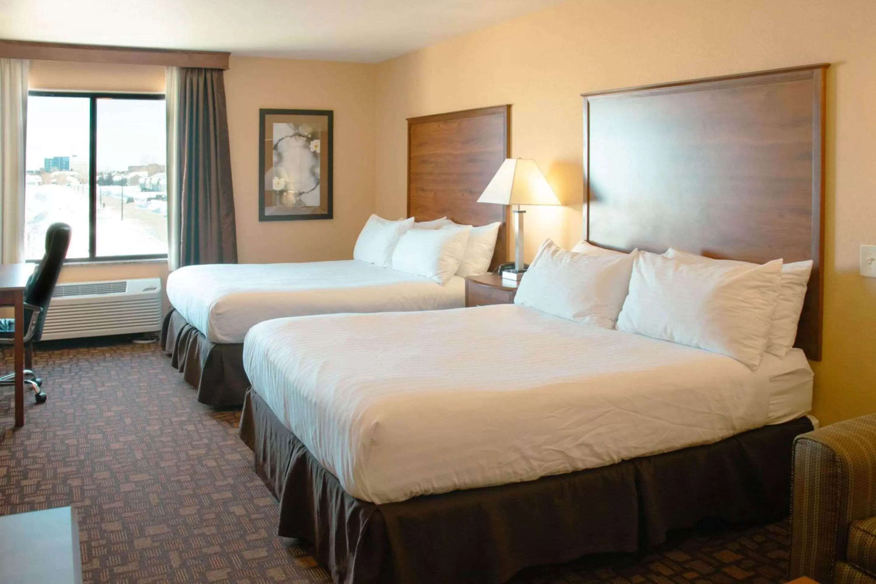 Bedroom, Bed in Expressway Suites of Grand Forks