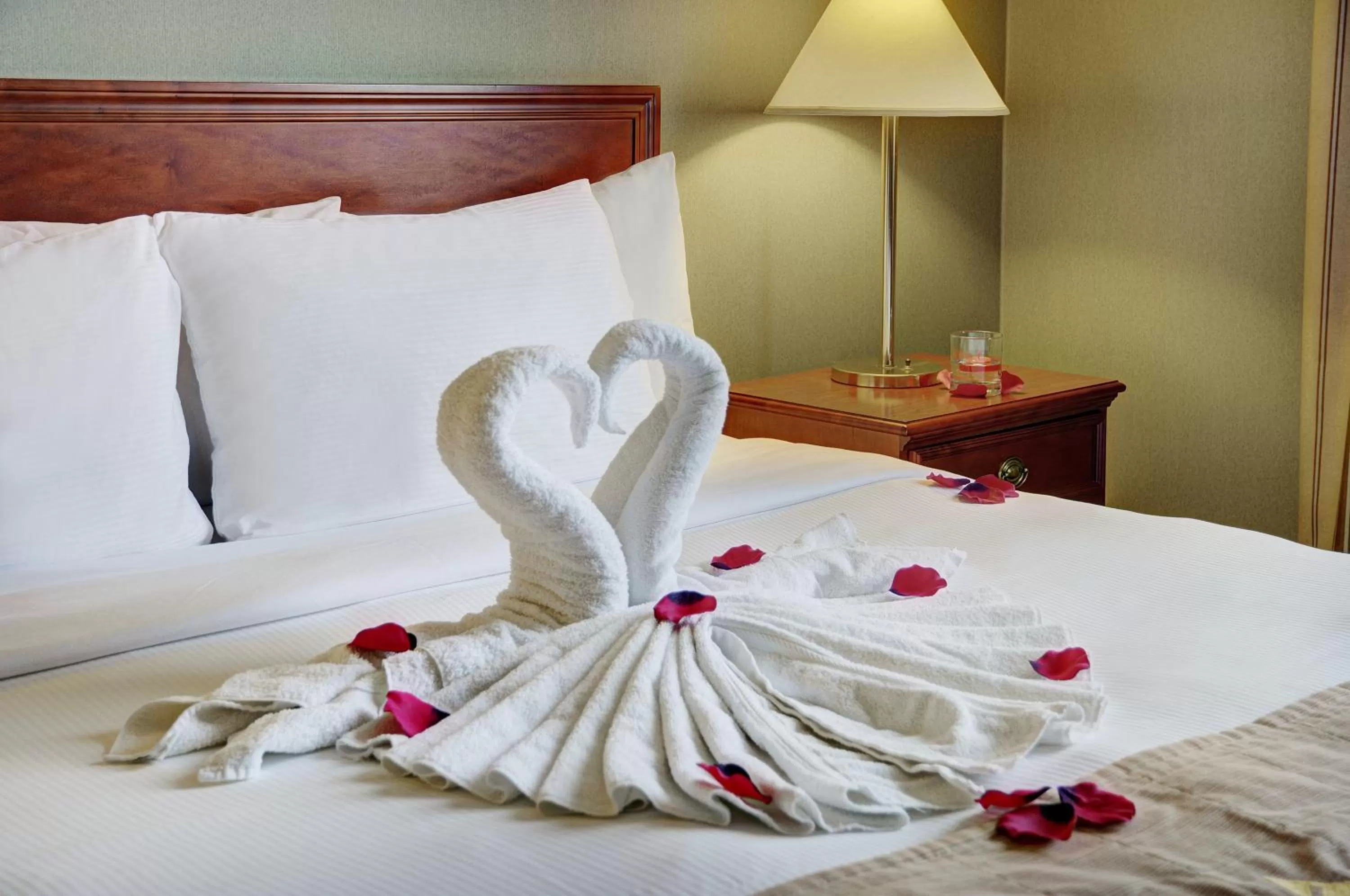 Decorative detail, Bed in Days Inn by Wyndham Whitecourt