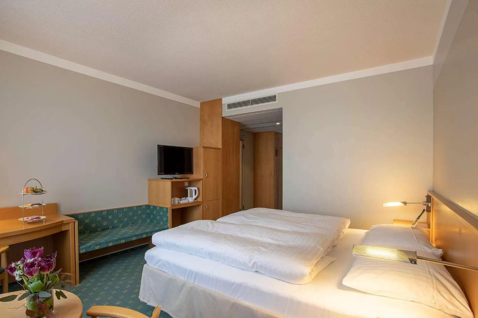 Bedroom, Bed in elaya hotel frankfurt oberursel