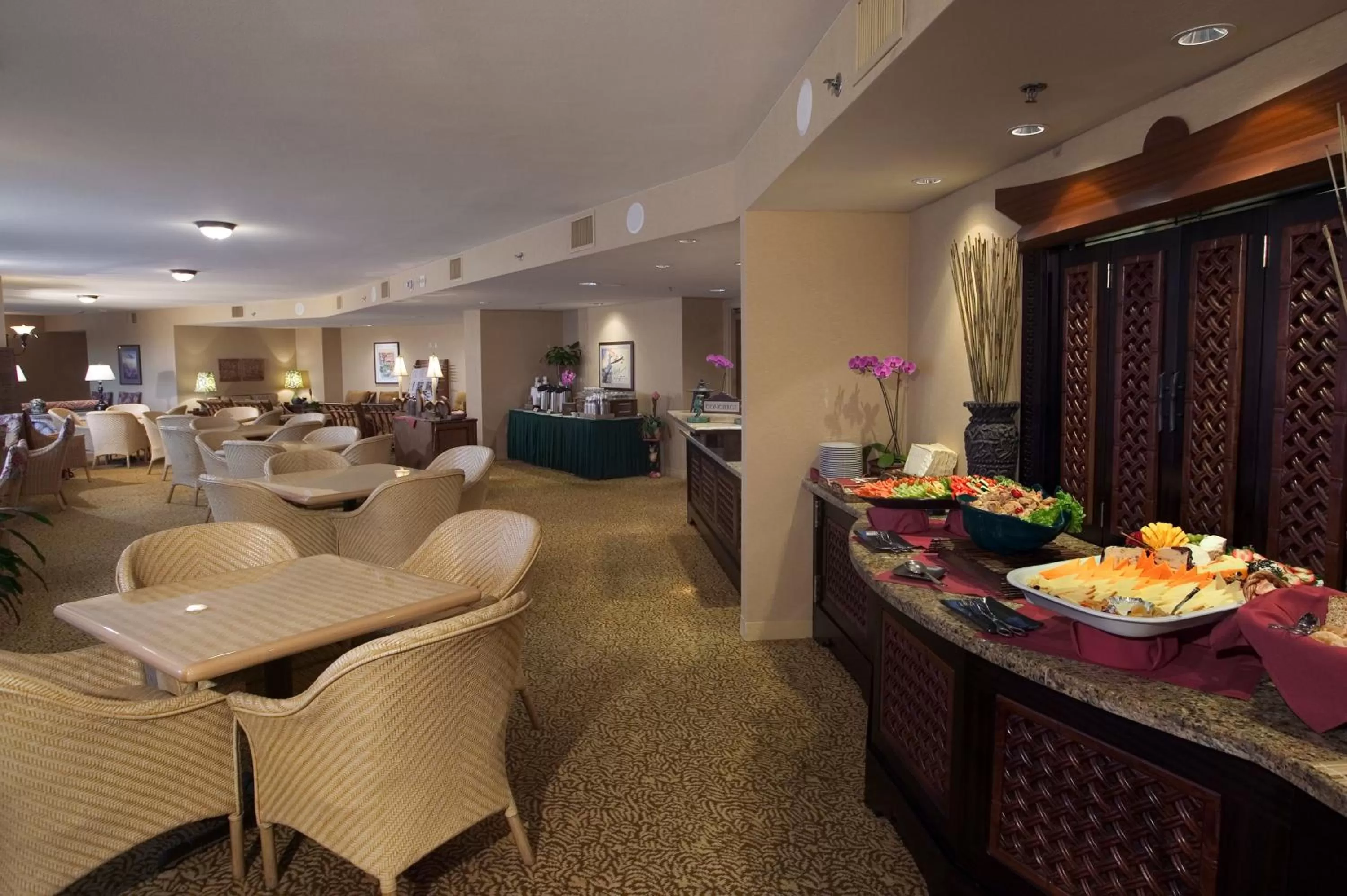 Lounge or bar in Universal's Loews Royal Pacific Resort