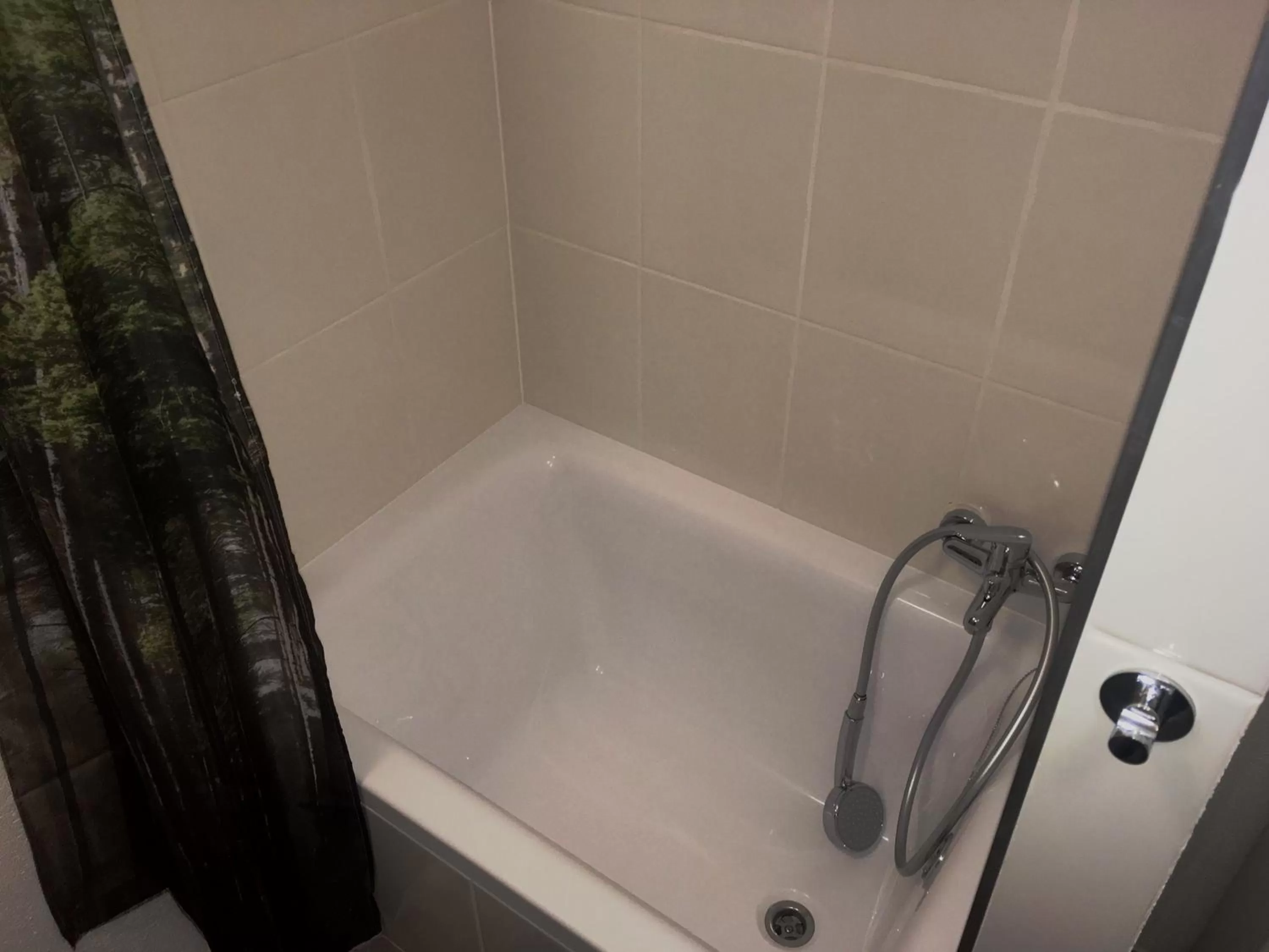 Shower, Bathroom in Spa & Pool Apartment Hotel - Restaurant VILLA IVICA