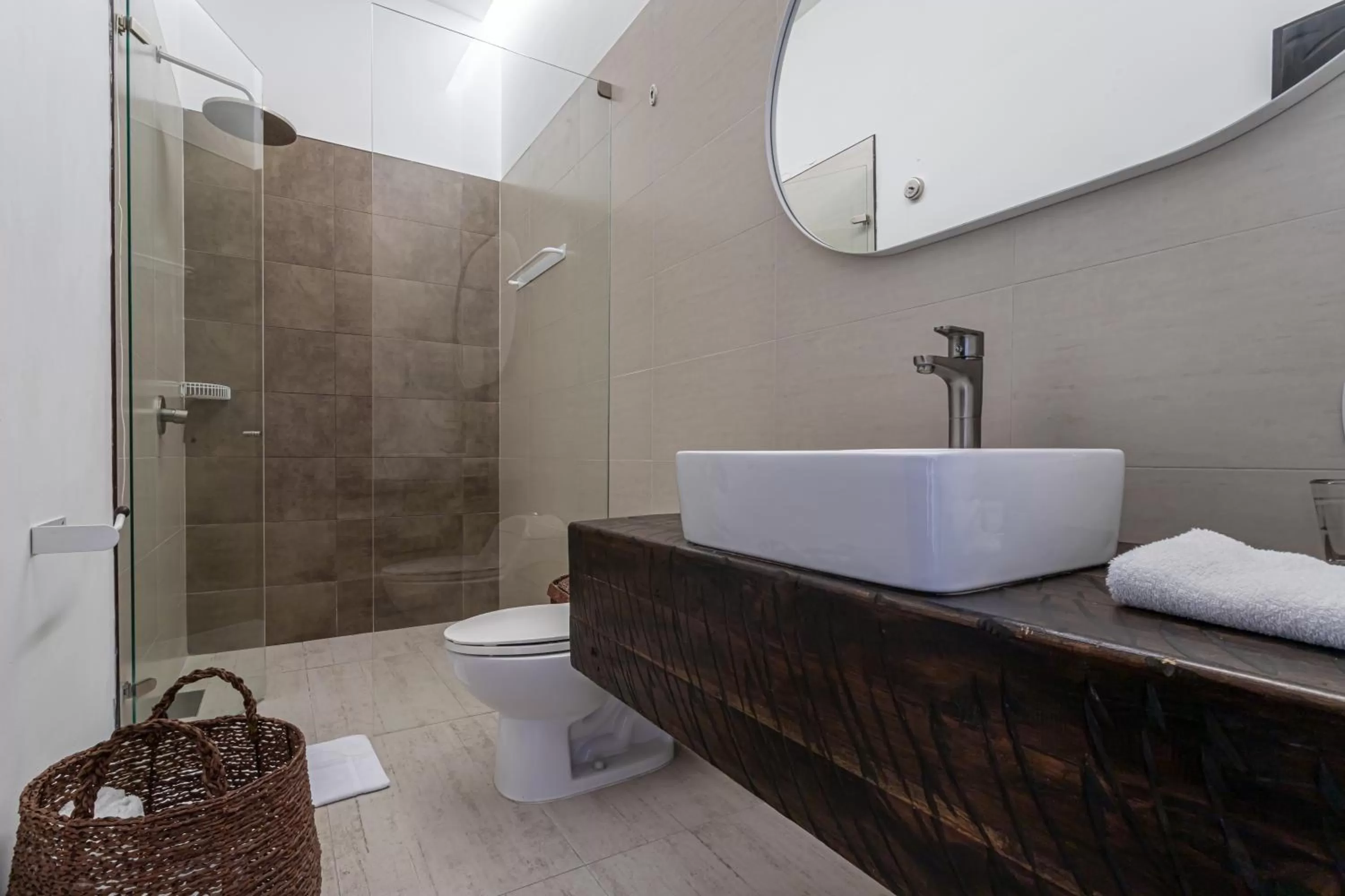 Bathroom in Soy Local Insignia