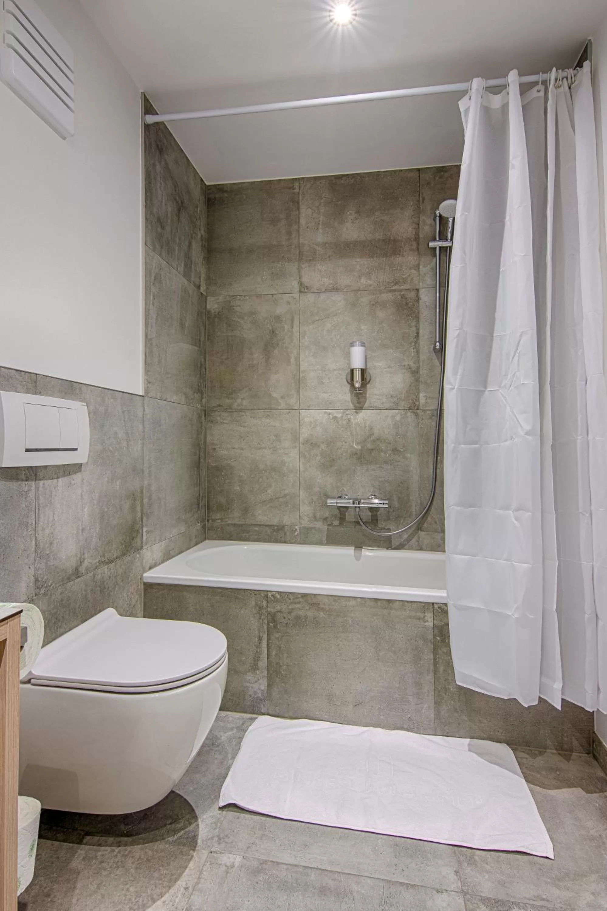 Bathroom in Business Hotel Maier