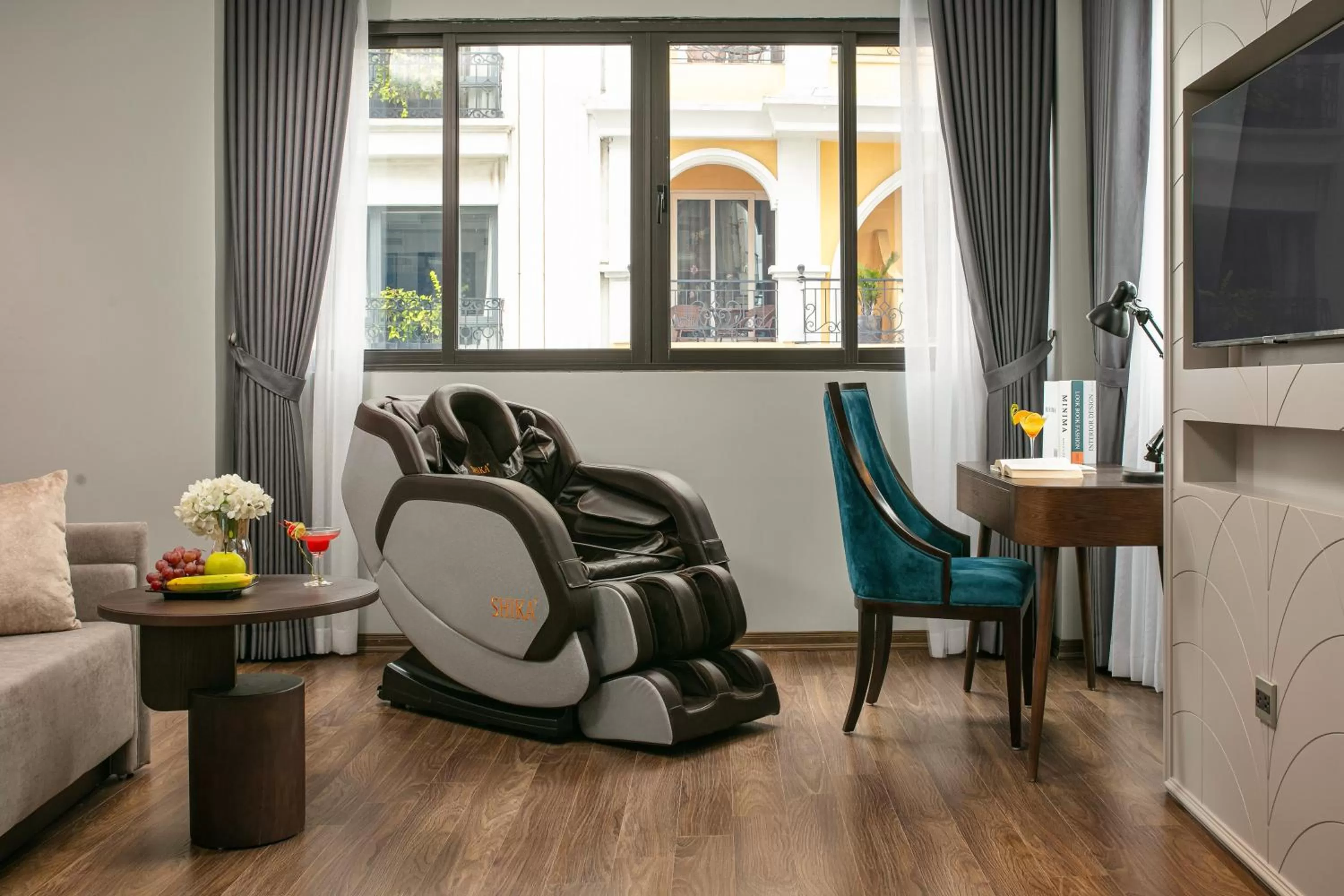 Seating area in MAY DE VILLE Lakeside Hotel