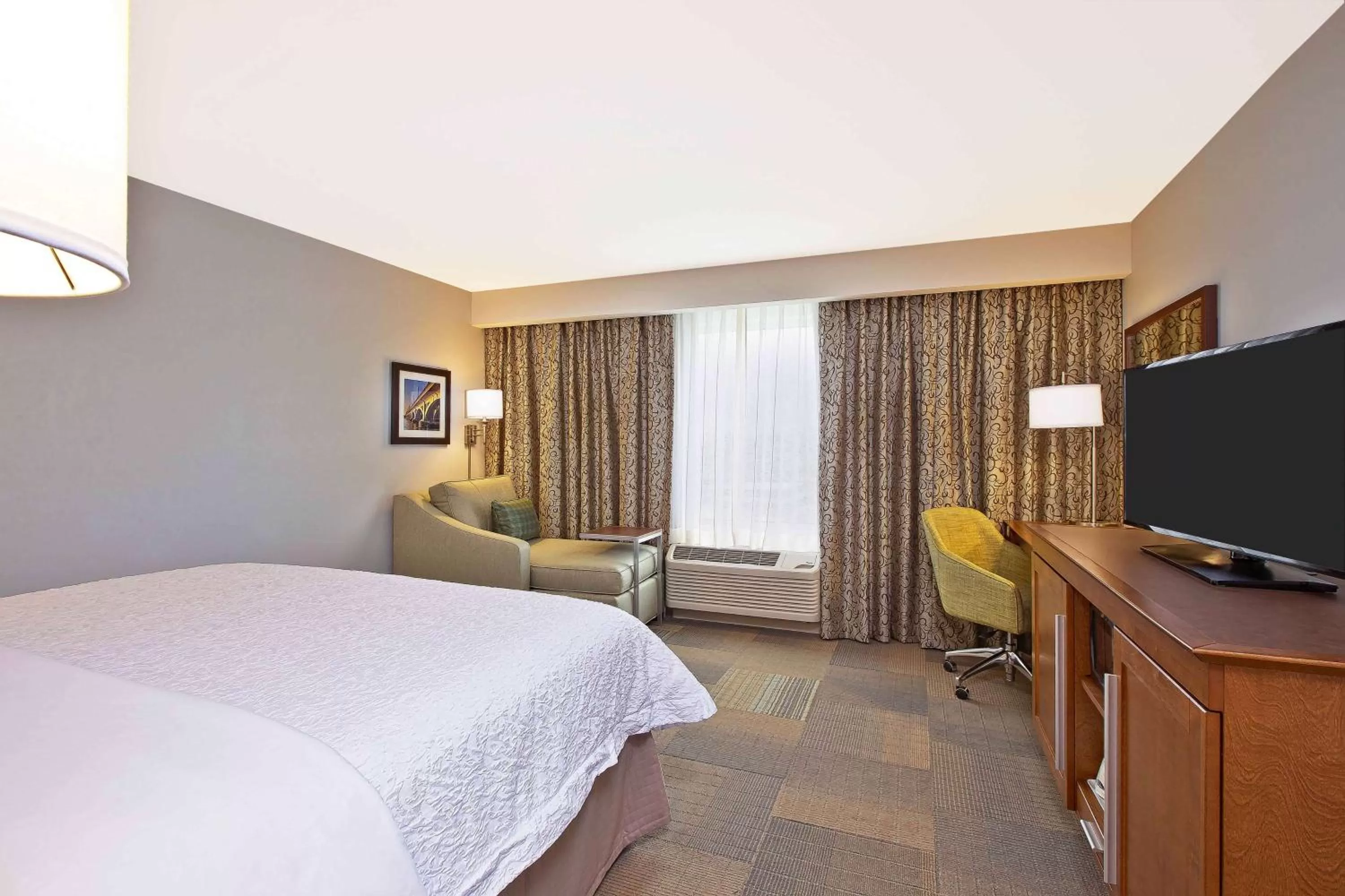 Bed in Hampton Inn by Hilton West Bloomfield Novi